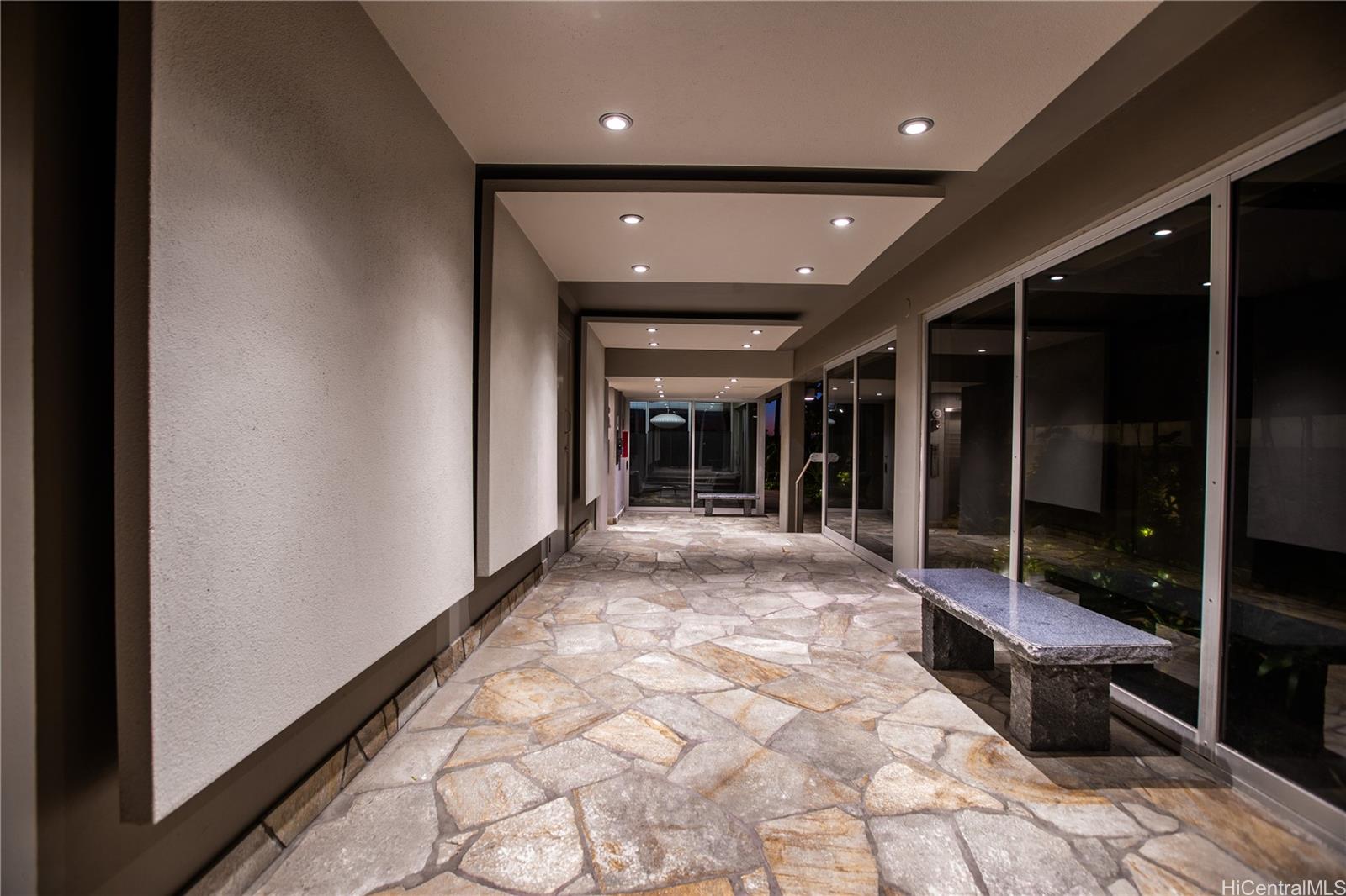 Oceanside Manor condo # 402, Honolulu, Hawaii - photo 22 of 25