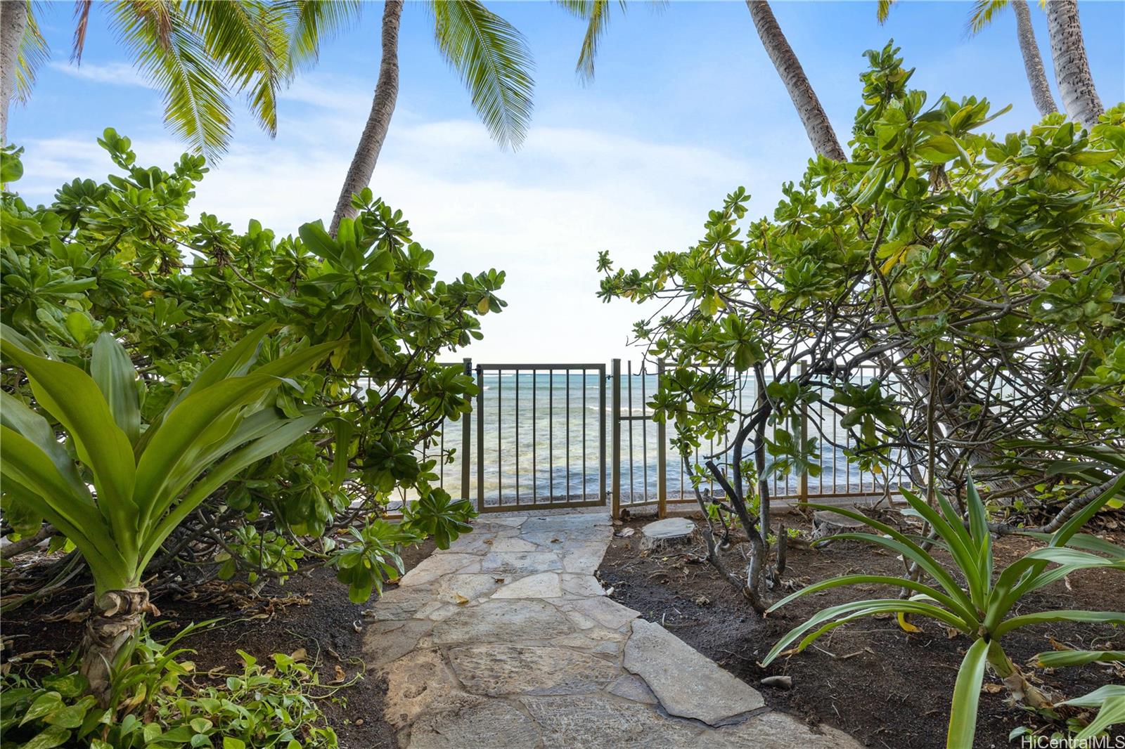 Oceanside Manor condo # 902, Honolulu, Hawaii - photo 11 of 14