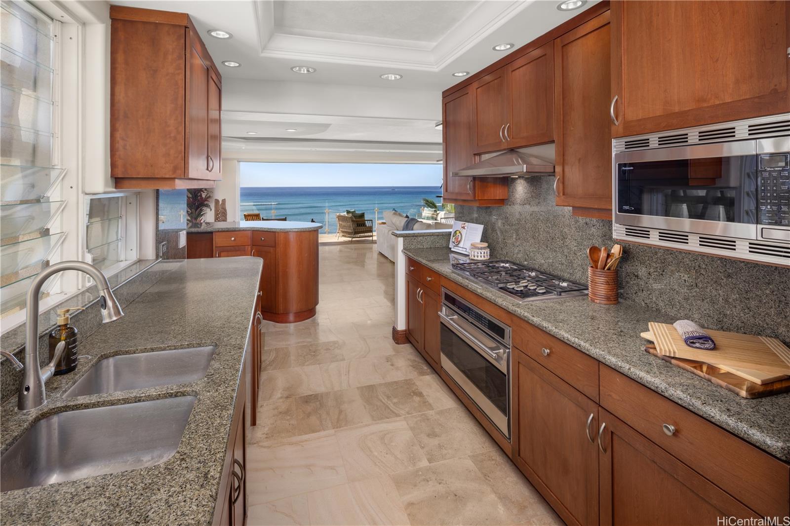 3019 Kalakaua Ave Apt condo # 6, Honolulu, Hawaii - photo 13 of 25