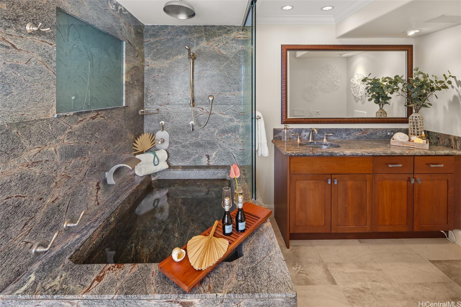 3019 Kalakaua Ave Apt condo # 6, Honolulu, Hawaii - photo 20 of 25