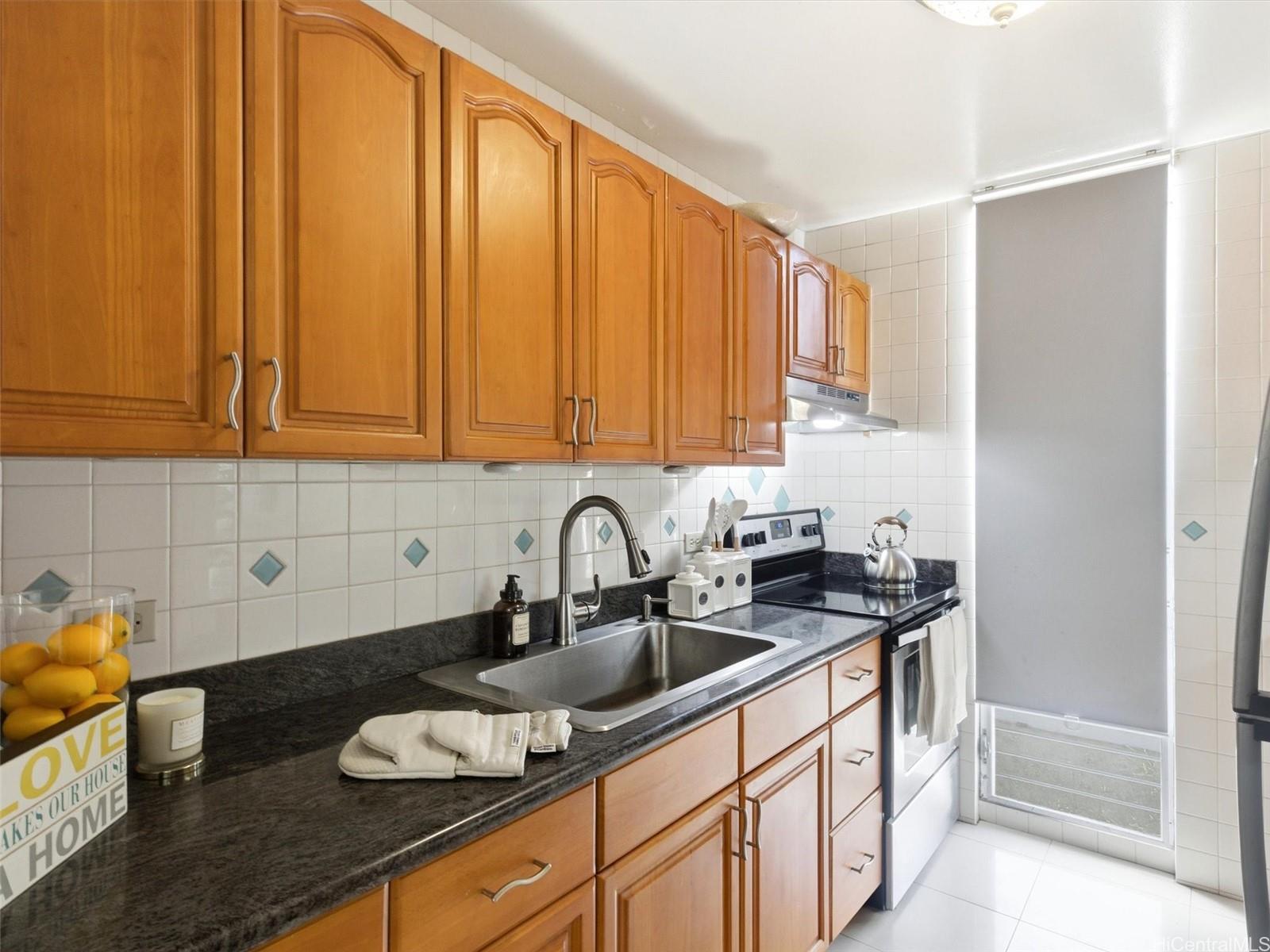 Kahana Kai condo # 404, HONOLULU, Hawaii - photo 3 of 17