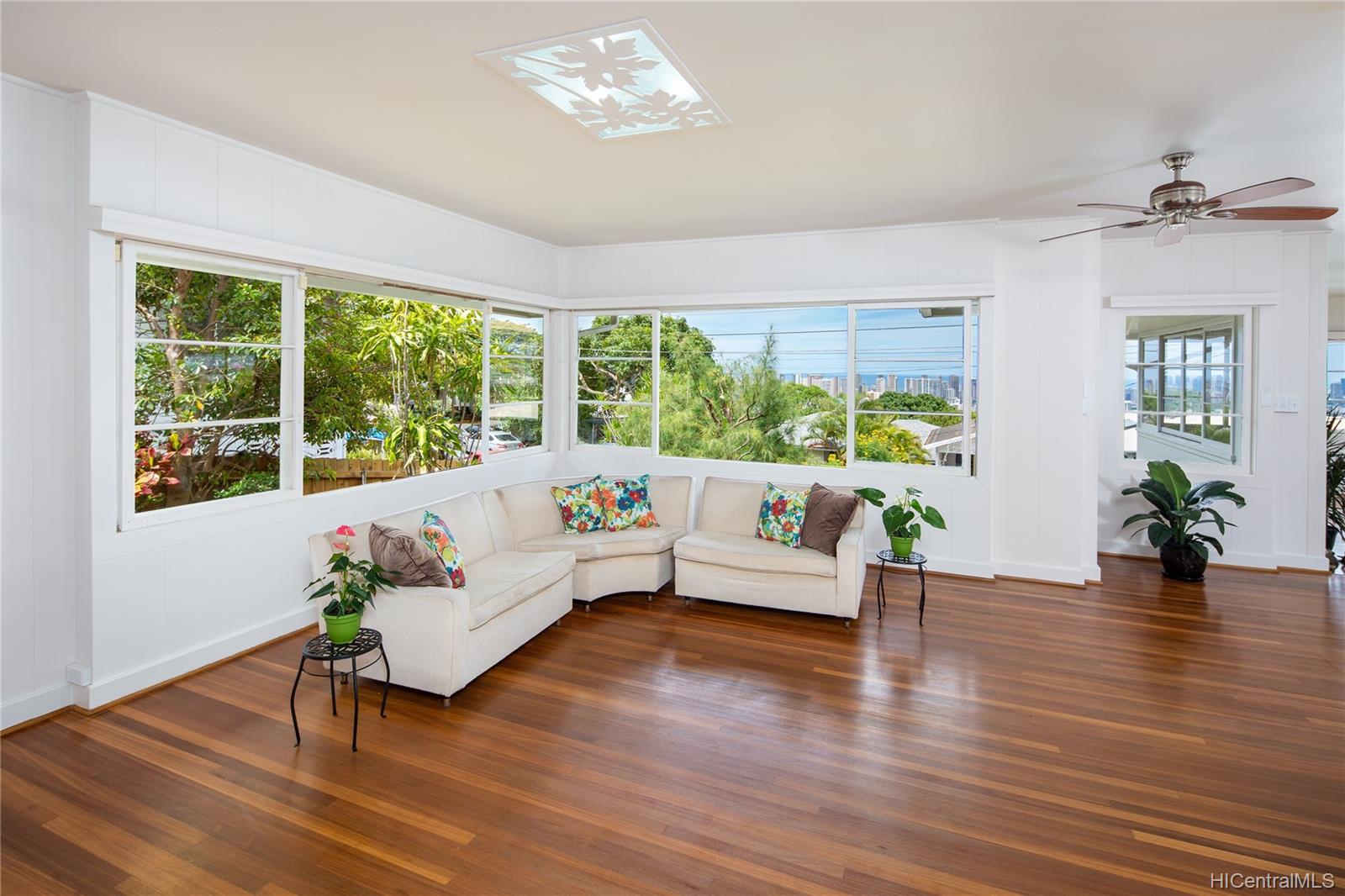 3020 Herman Street , Honolulu, Hi 96816 St. Louis