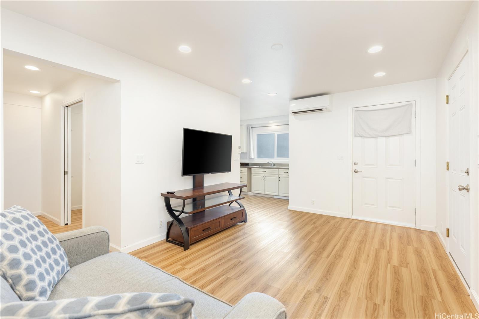 3024 Lakimau Street Honolulu - Multi-family - photo 5 of 25