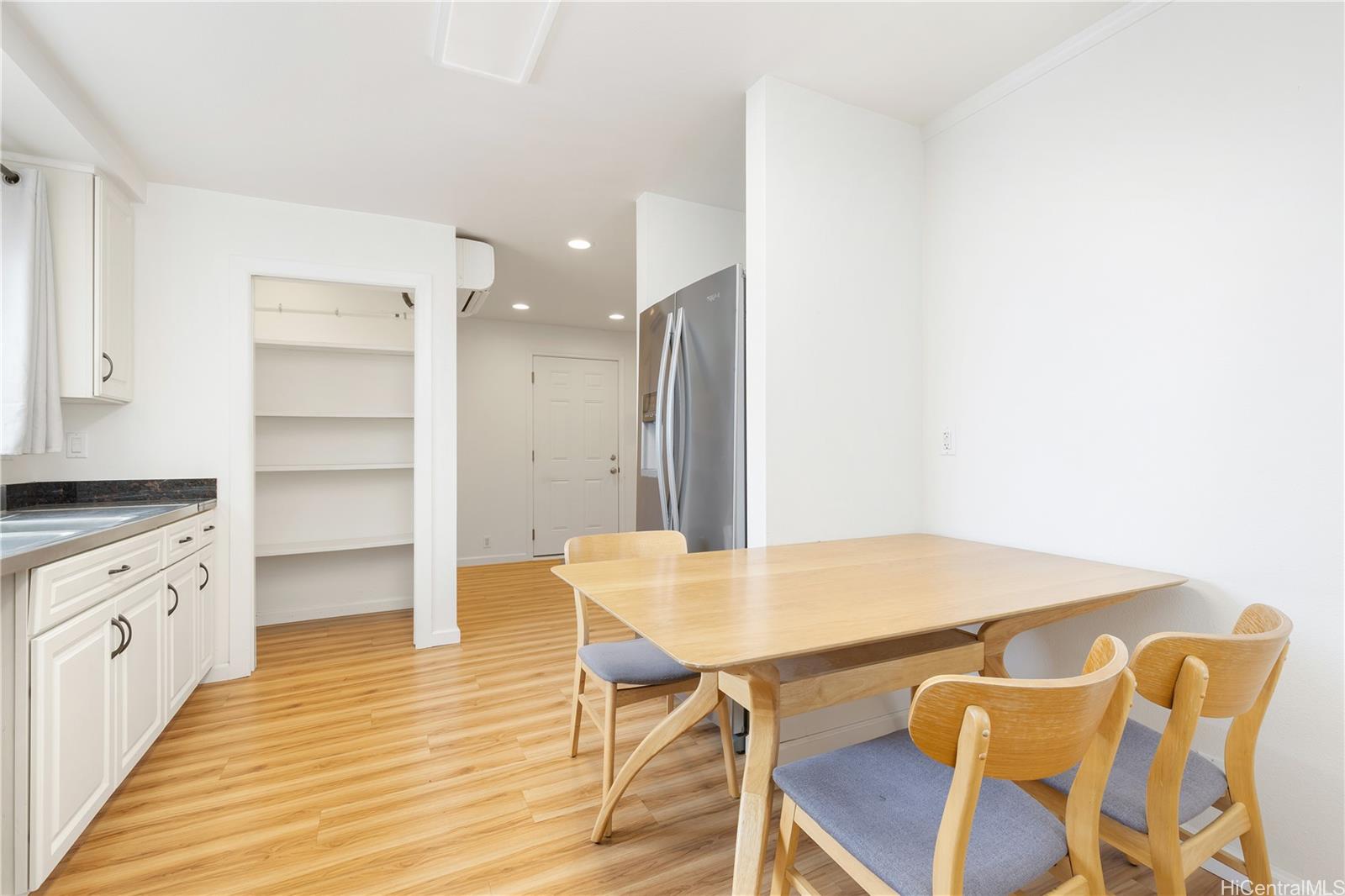 3024 Lakimau Street Honolulu - Multi-family - photo 8 of 25