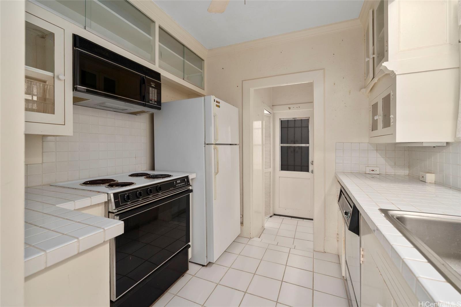 3027  Kalakaua Ave Diamond Head, Diamond Head home - photo 14 of 20