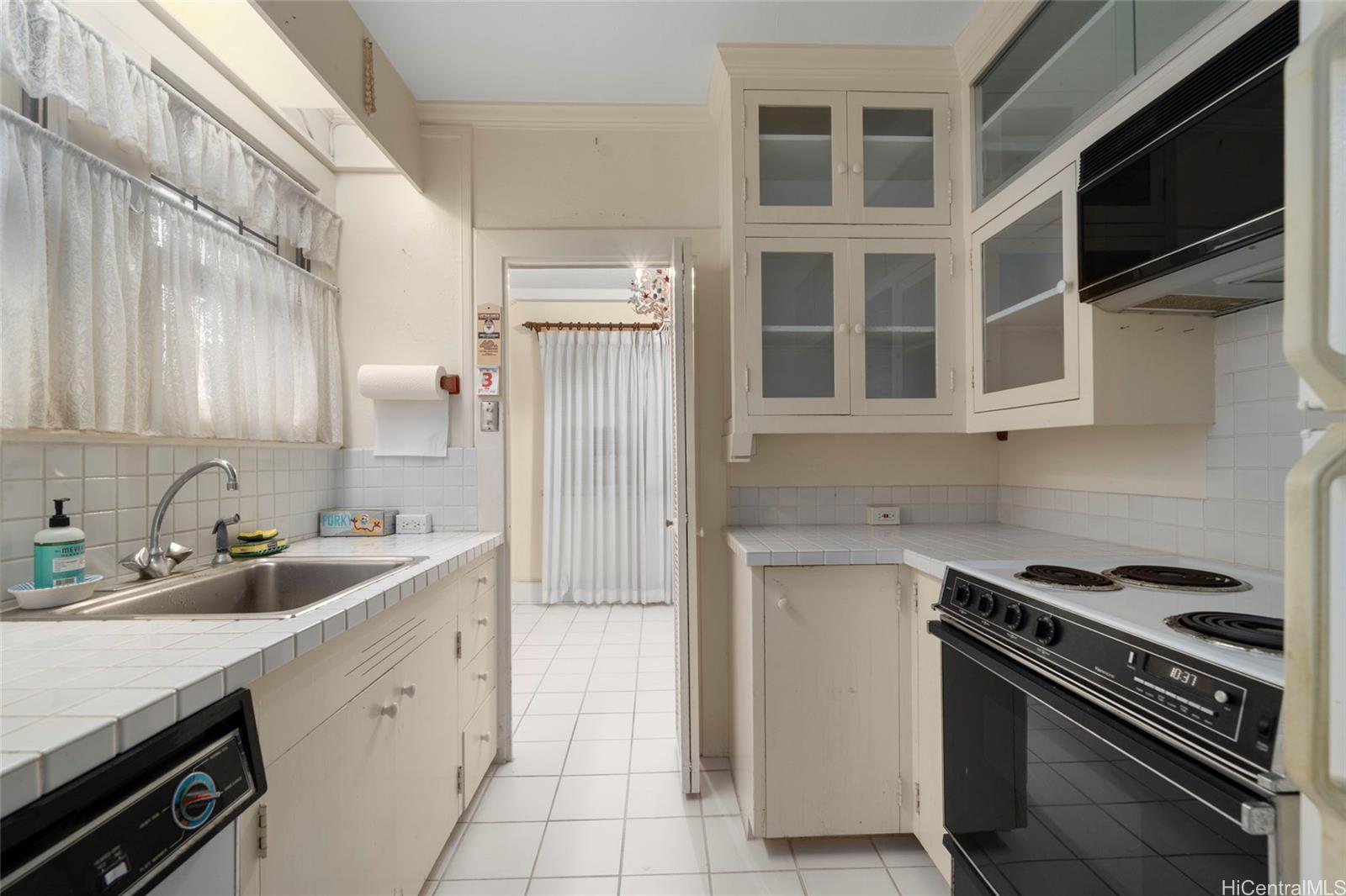 3027  Kalakaua Ave Diamond Head, Diamond Head home - photo 15 of 20