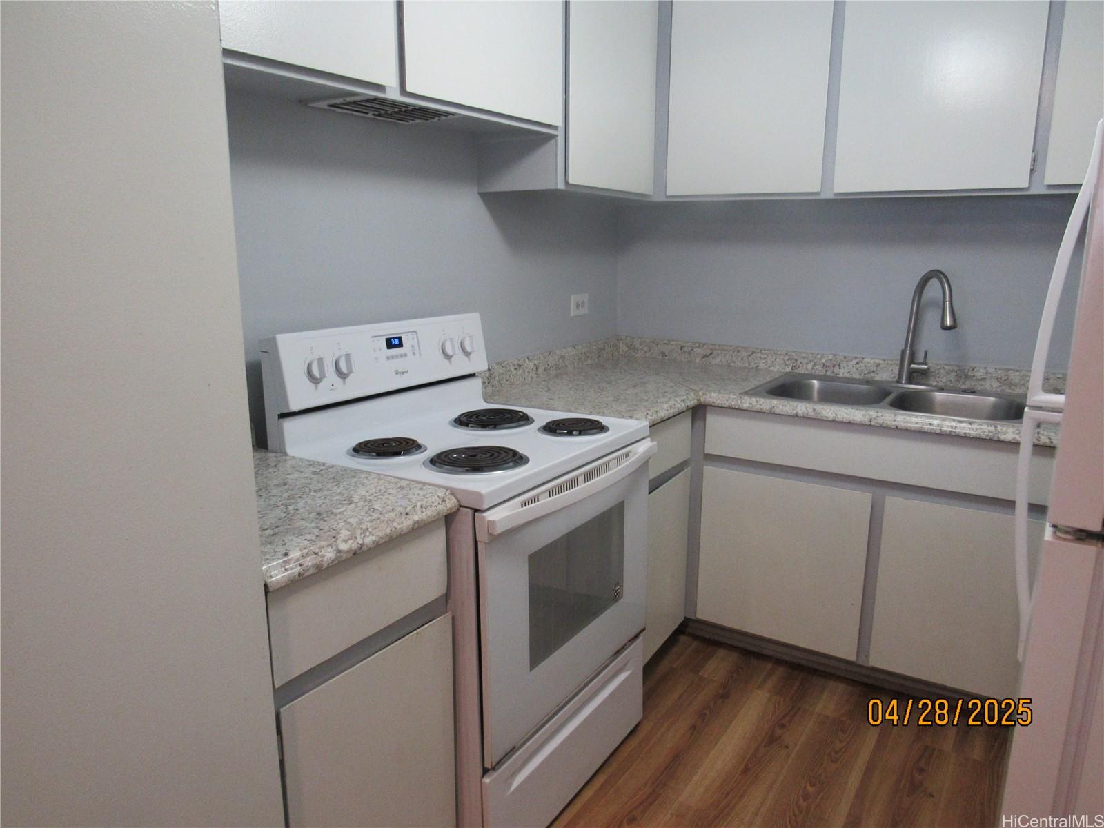 303 Liliuokalani Ave Honolulu - Rental - photo 9 of 15