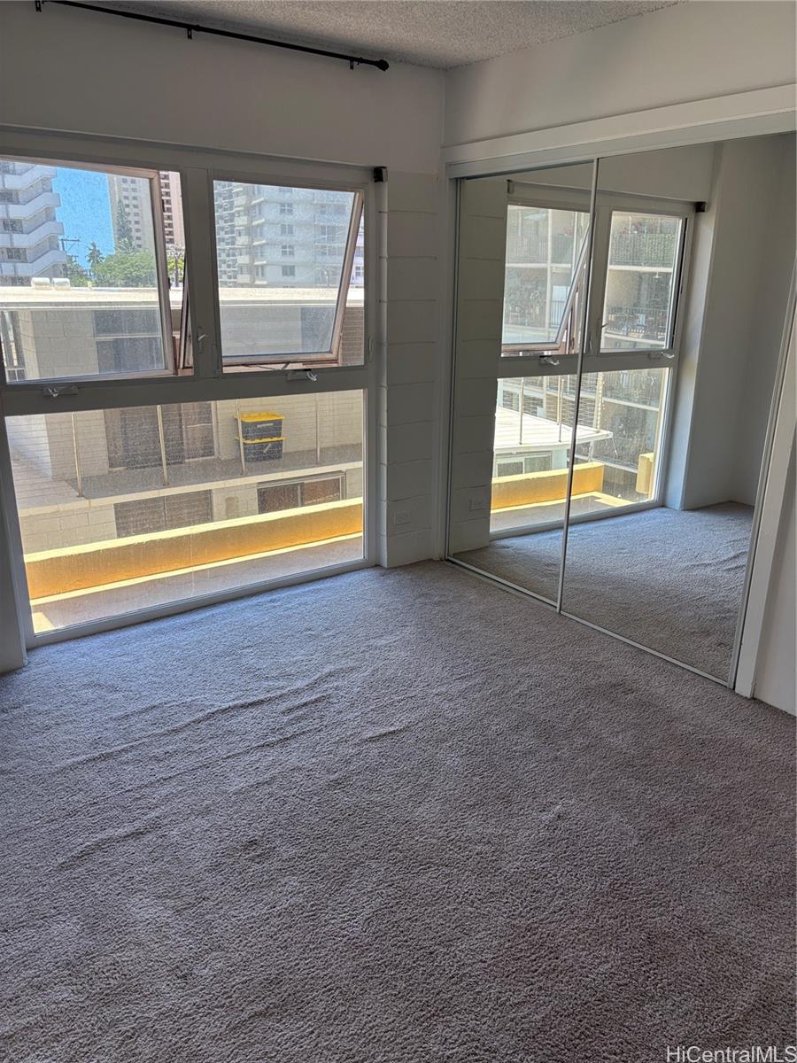 303 Liliuokalani Ave Honolulu - Rental - photo 3 of 10