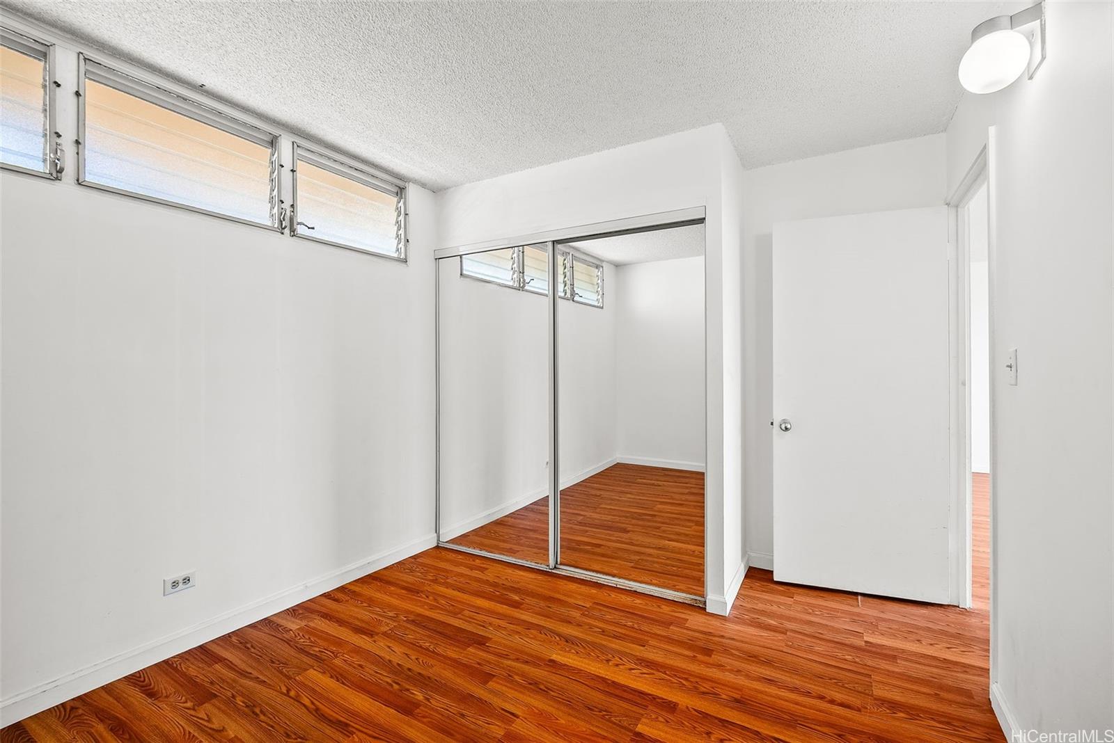 Lakeside Manor condo # 301, Honolulu, Hawaii - photo 10 of 16