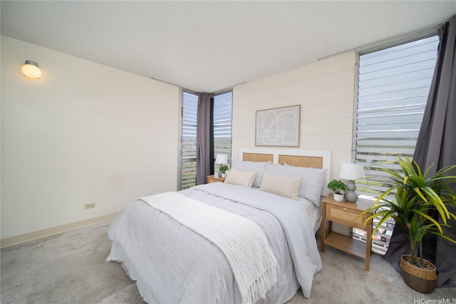 Lakeside Manor condo # 907, Honolulu, Hawaii - photo 13 of 25