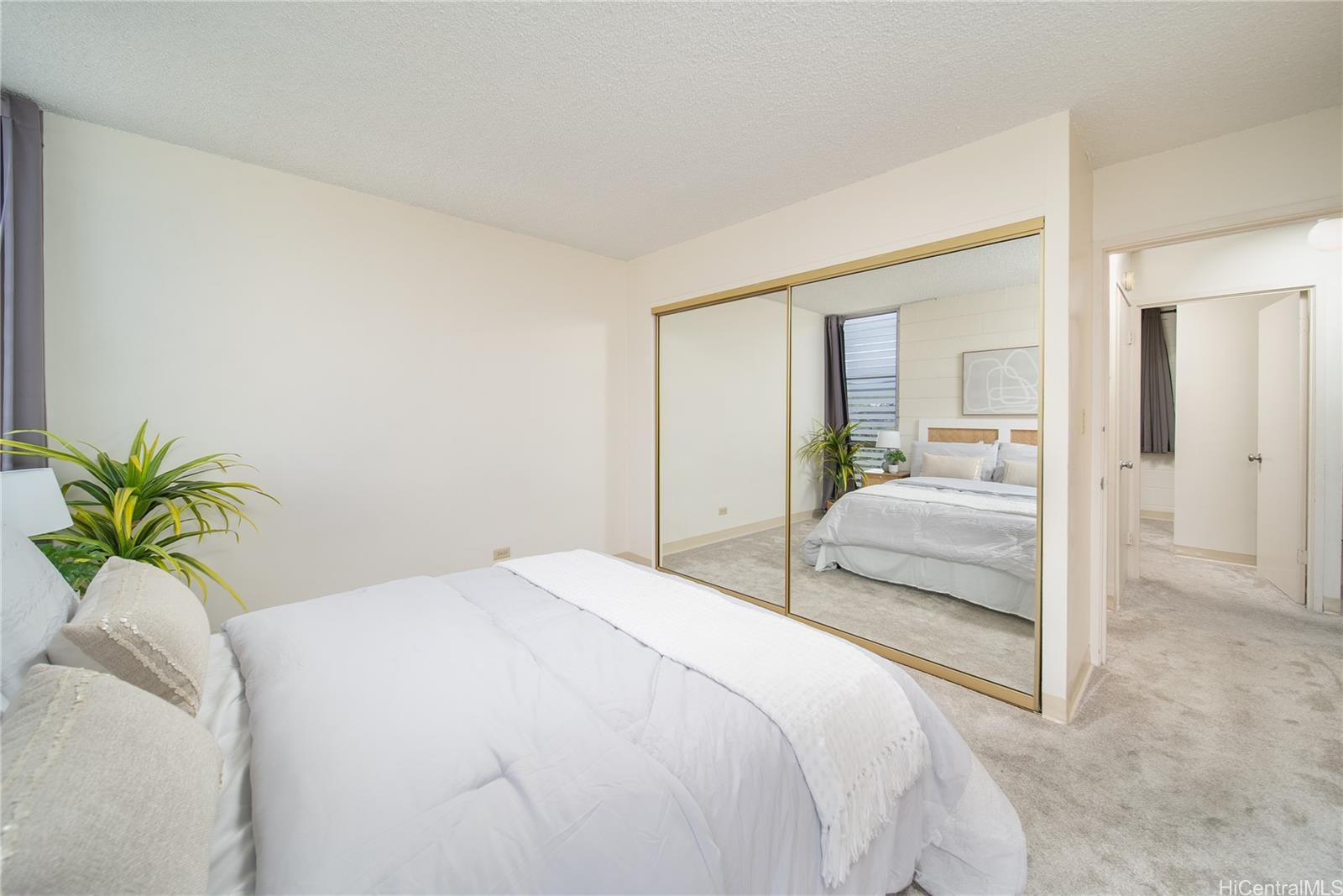 Lakeside Manor condo # 907, Honolulu, Hawaii - photo 14 of 25