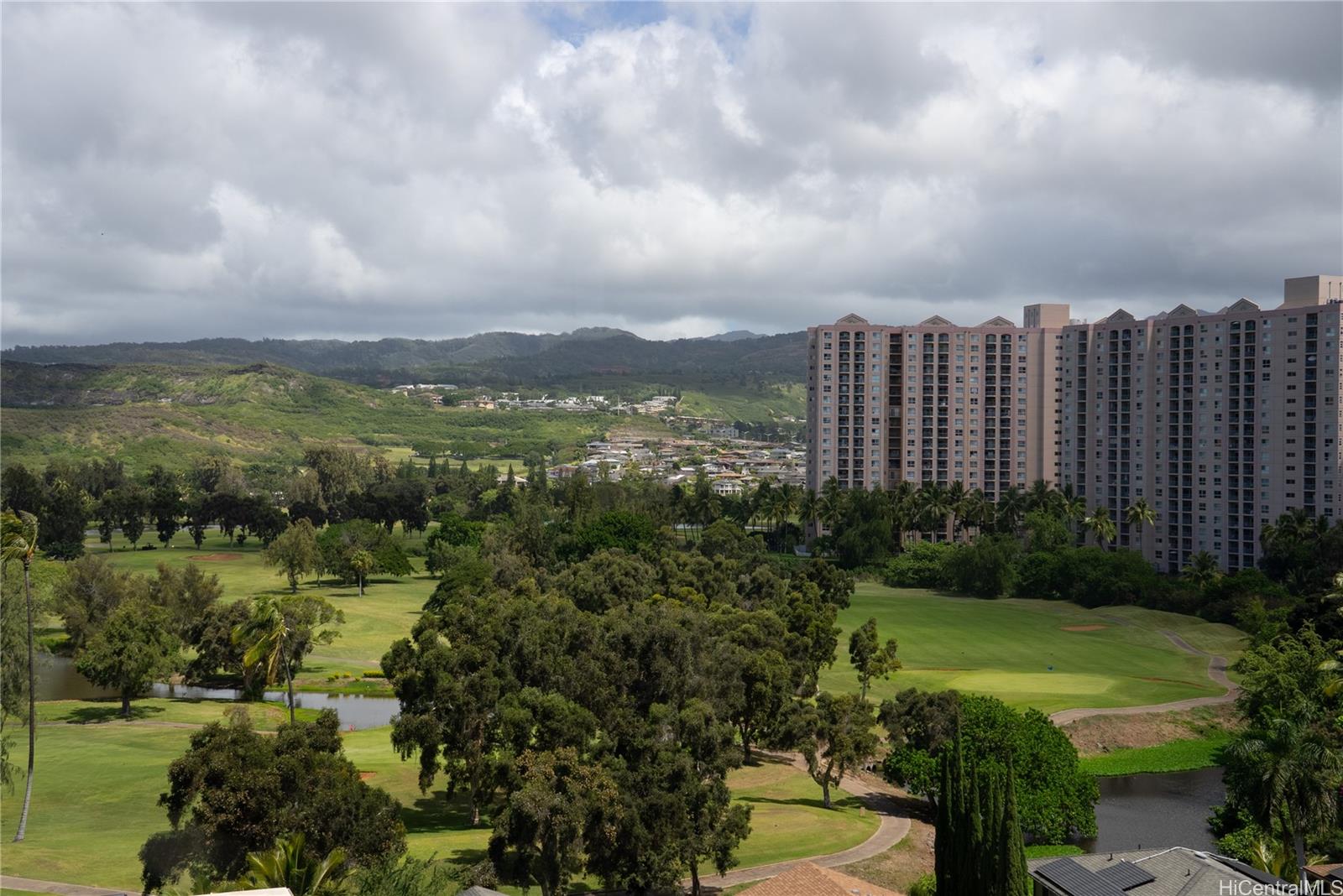 Lakeside Manor condo # 907, Honolulu, Hawaii - photo 22 of 25