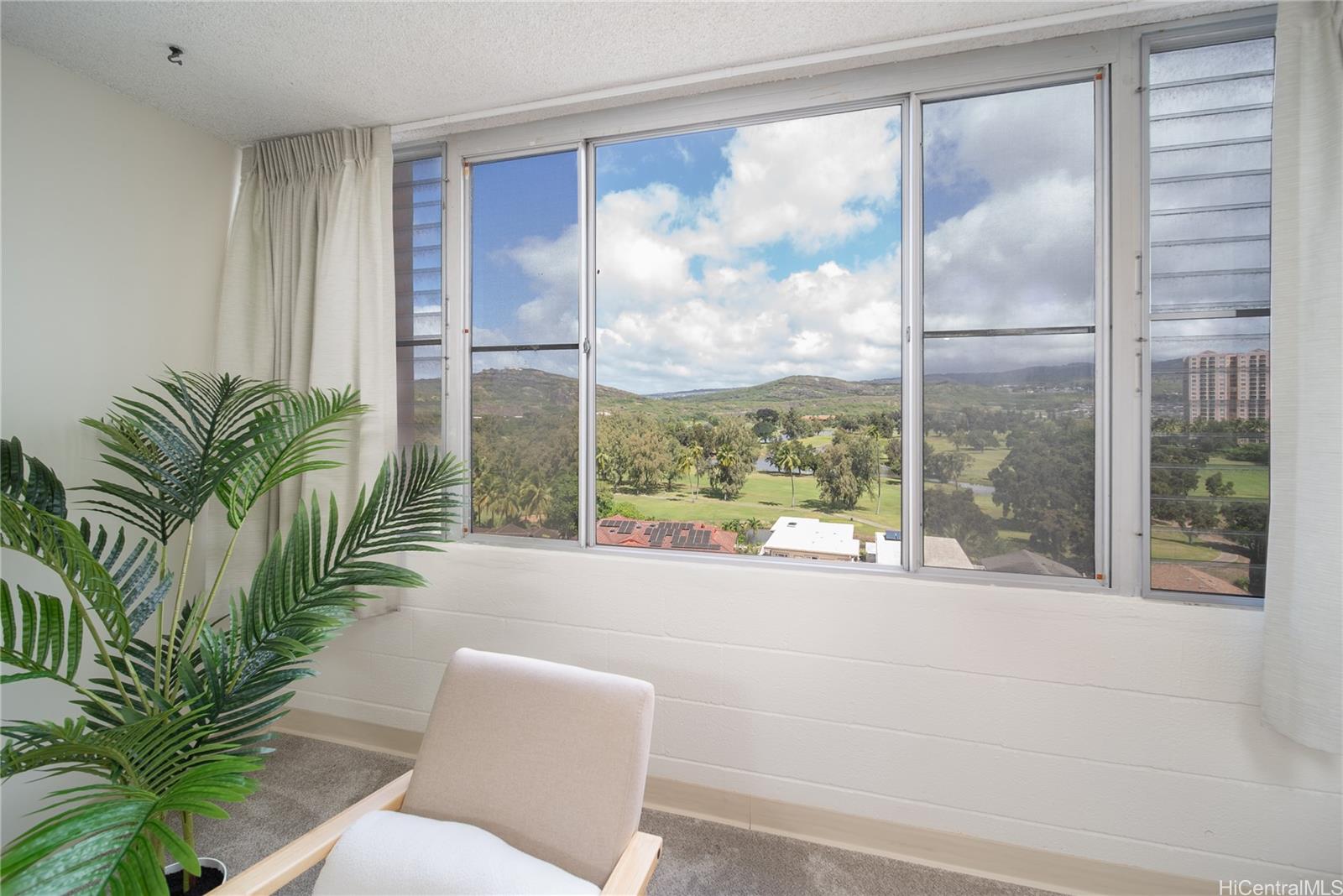 Lakeside Manor condo # 907, Honolulu, Hawaii - photo 5 of 25