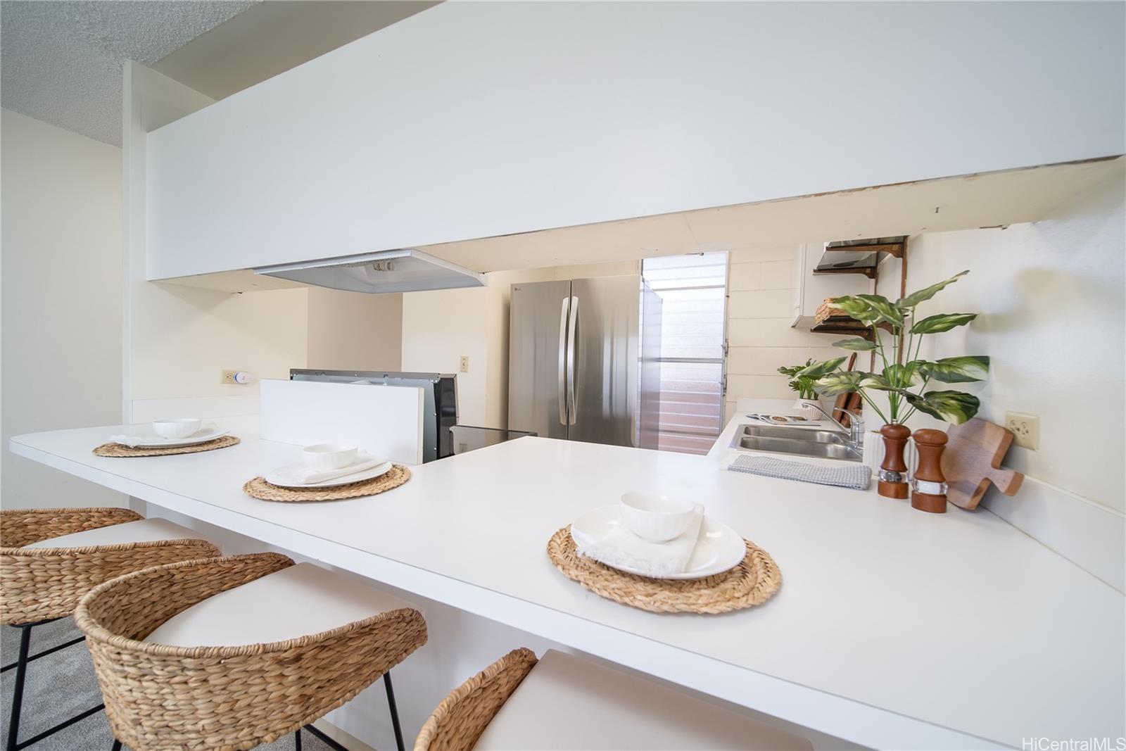 Lakeside Manor condo # 907, Honolulu, Hawaii - photo 8 of 25