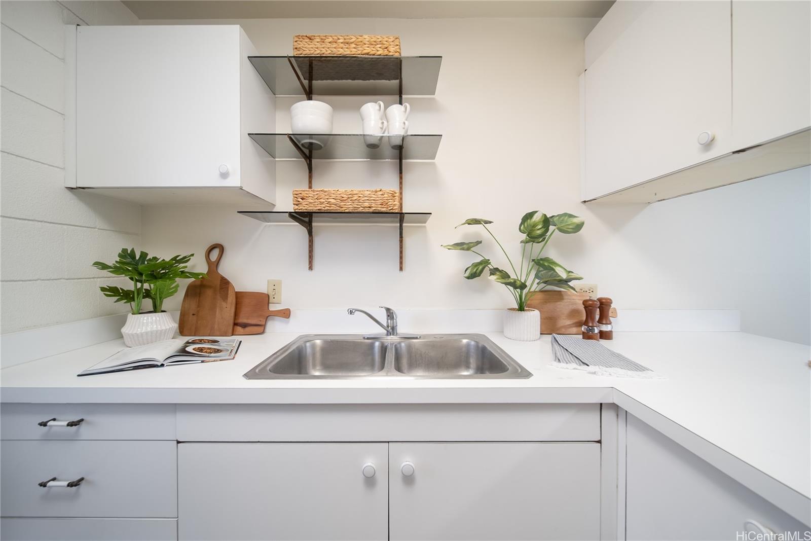 Lakeside Manor condo # 907, Honolulu, Hawaii - photo 9 of 25