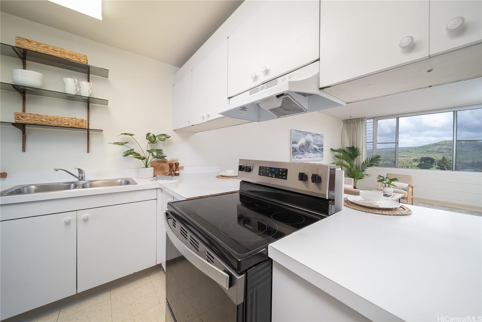 Lakeside Manor condo # 907, Honolulu, Hawaii - photo 10 of 25