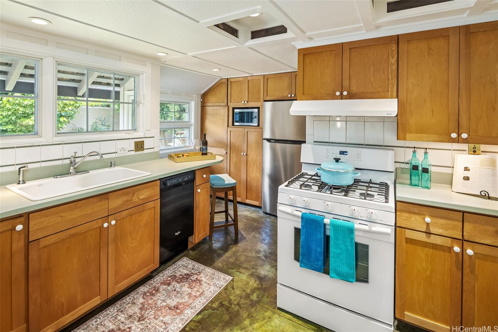 3030 Kalakaua Ave Honolulu - Rental - photo 9 of 24