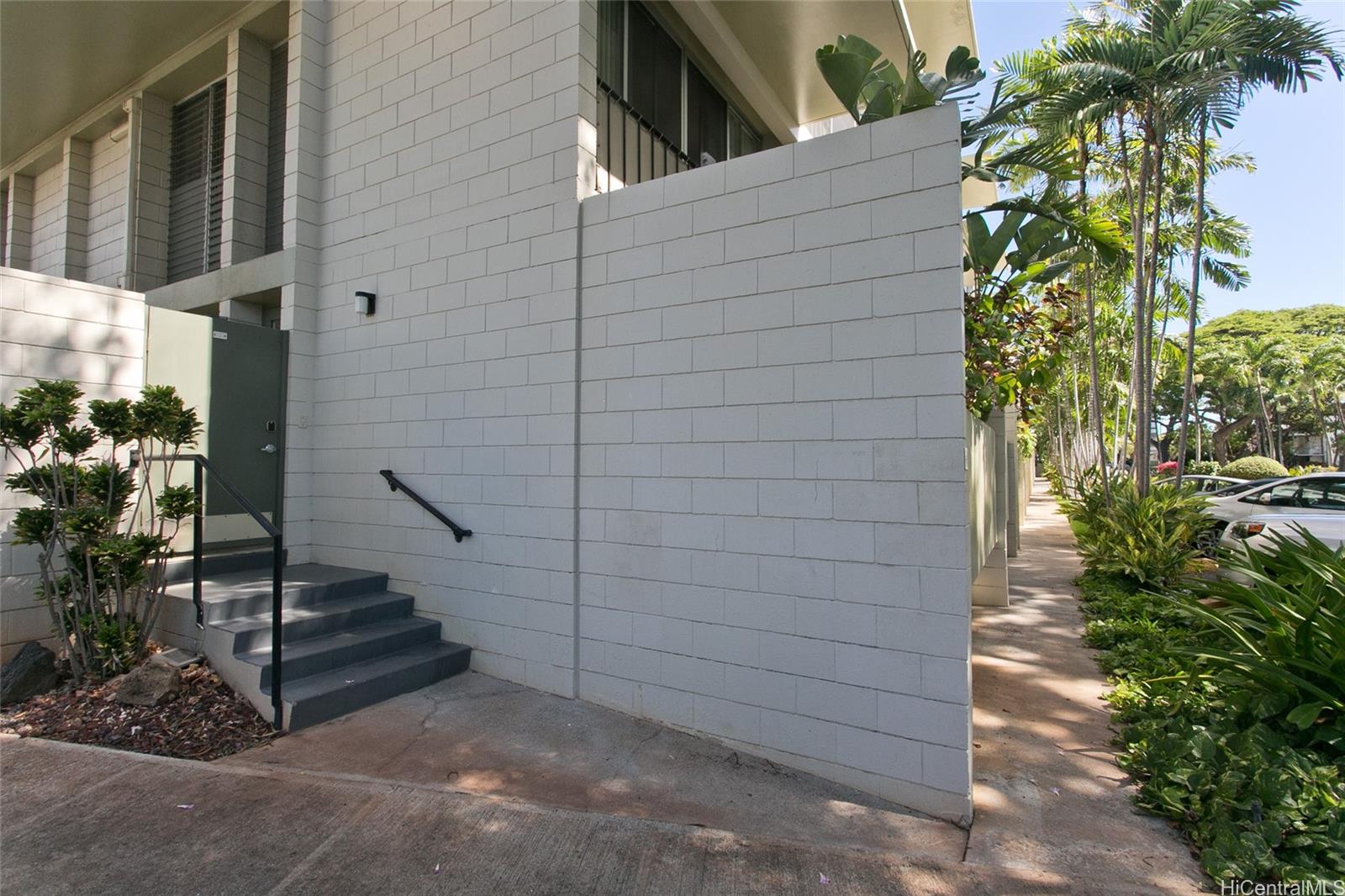 3030 Pualei Circle townhouse # 101, Honolulu, Hawaii - photo 2 of 20