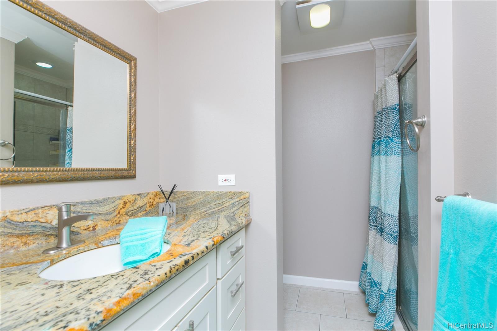 3031 Nihi Street D5, Honolulu house for sale Kalihi Valley Honolulu