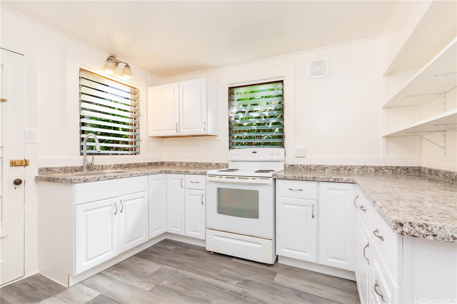 3032  Harding Ave Kaimuki, Diamond Head home - photo 5 of 24