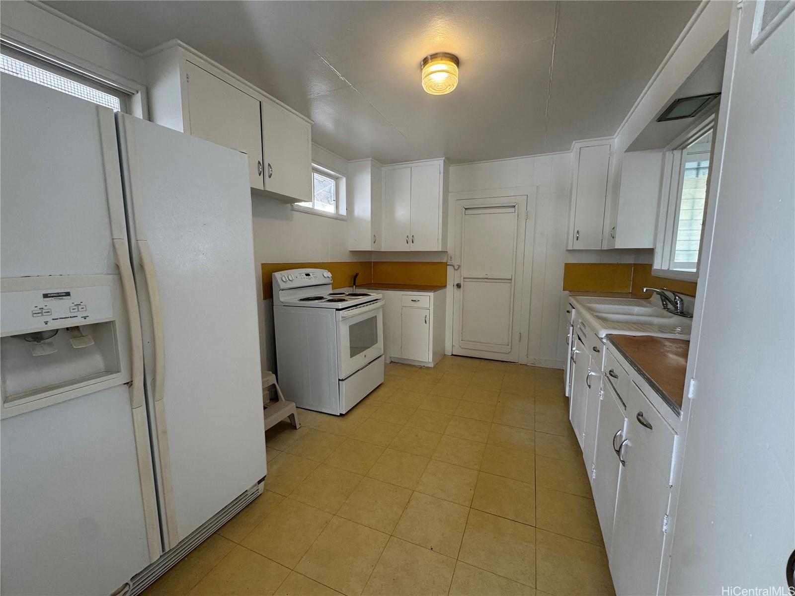 3040 Lakimau St Honolulu - Rental - photo 3 of 12