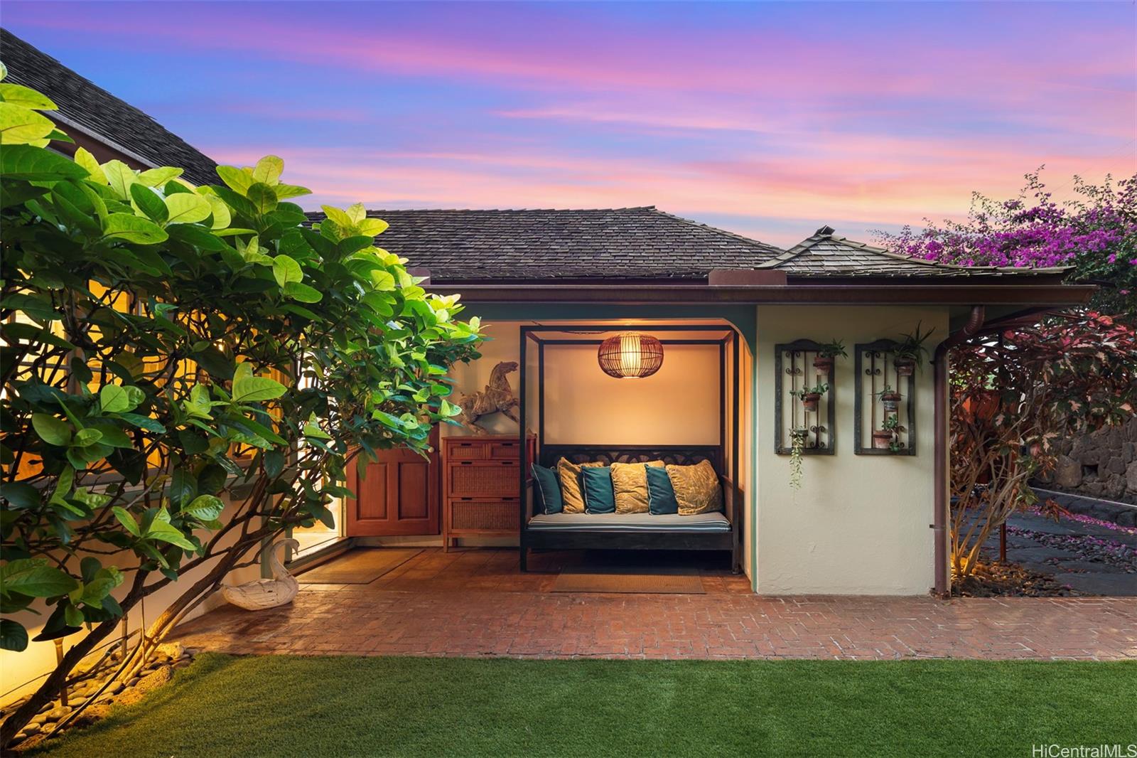 3043  Diamond Head Rd Diamond Head, Diamond Head home - photo 2 of 25