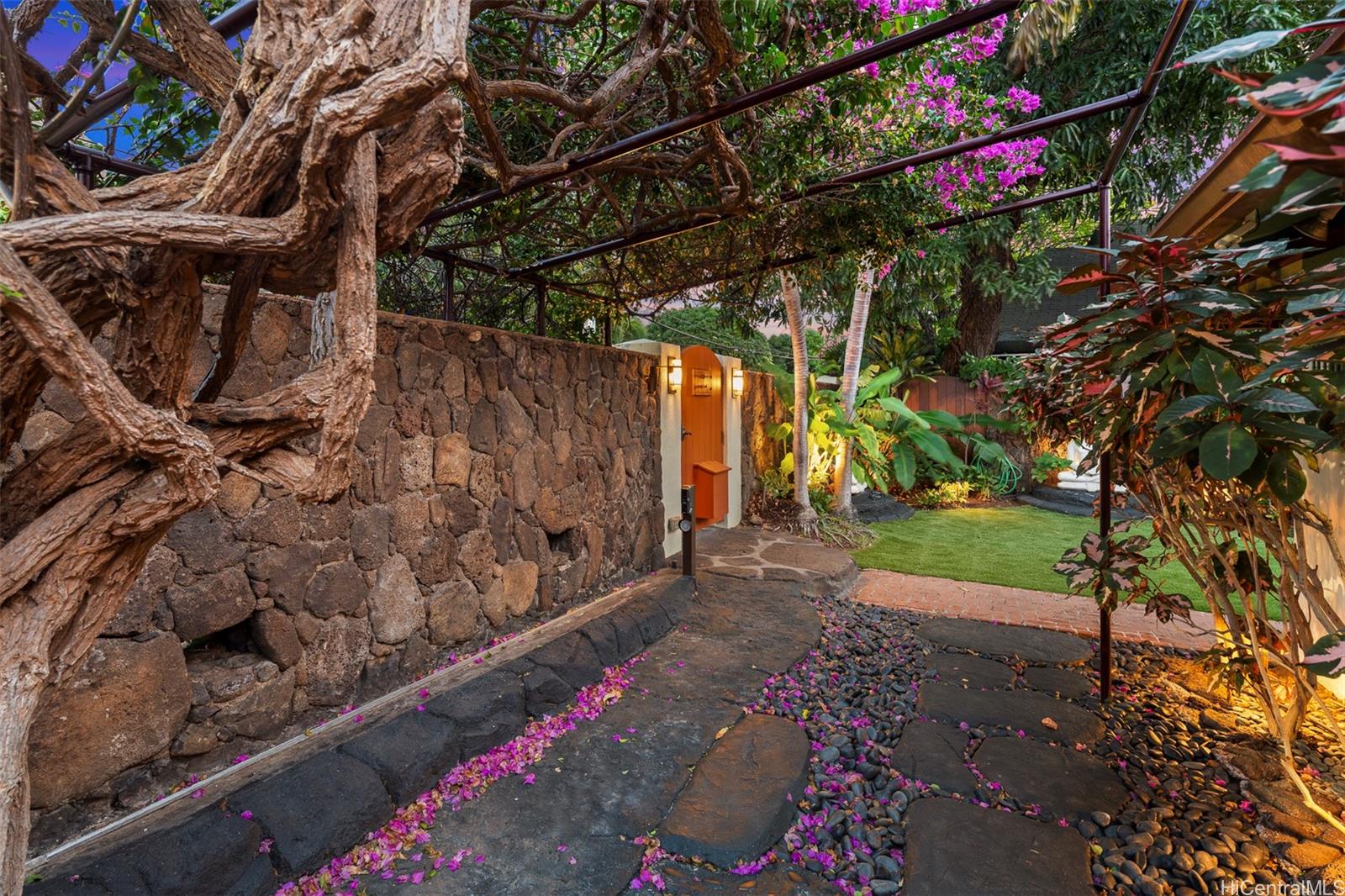 3043  Diamond Head Rd Diamond Head, Diamond Head home - photo 20 of 25