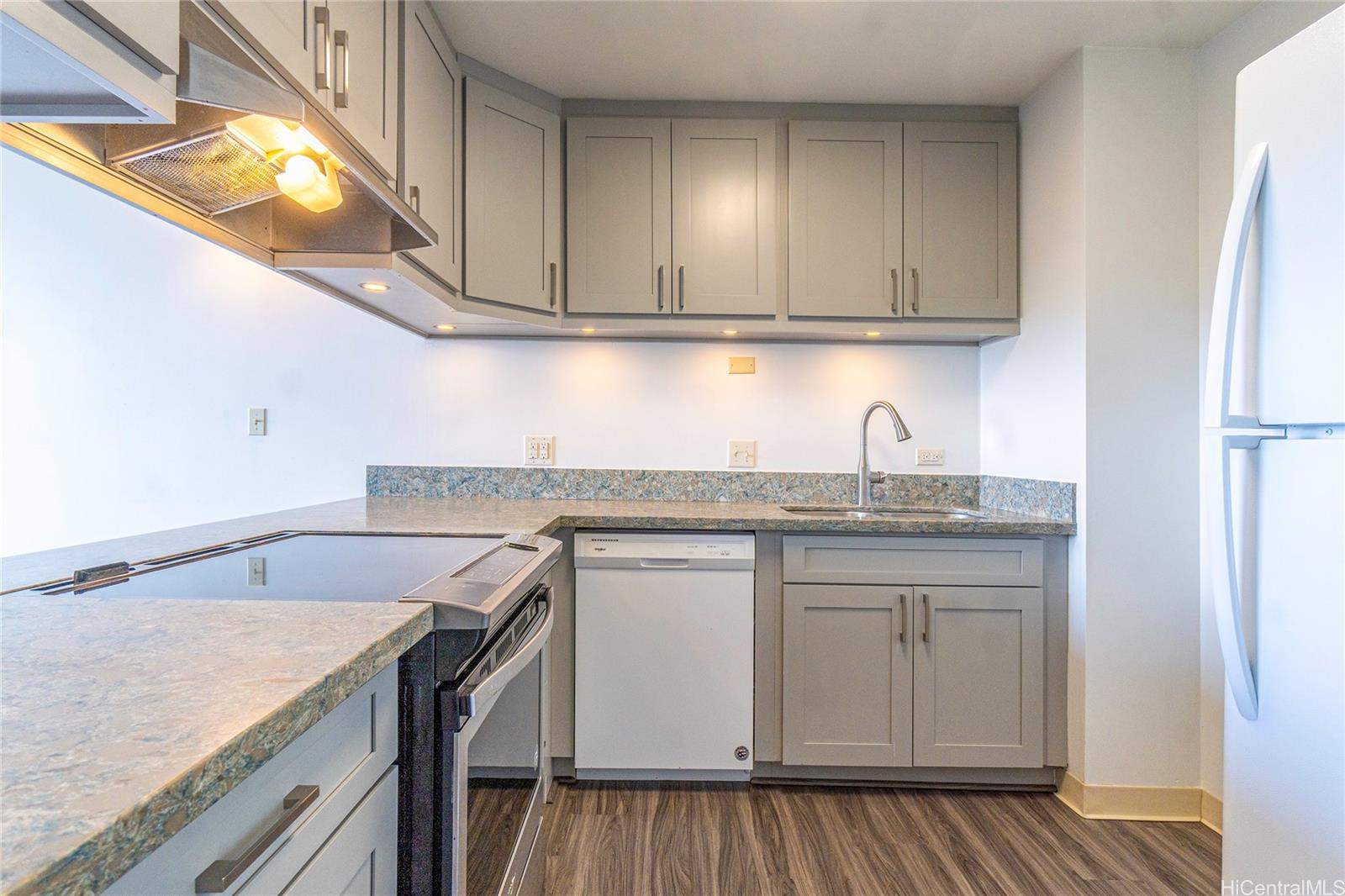 Harbour Ridge condo # 1518, Honolulu, Hawaii - photo 6 of 25