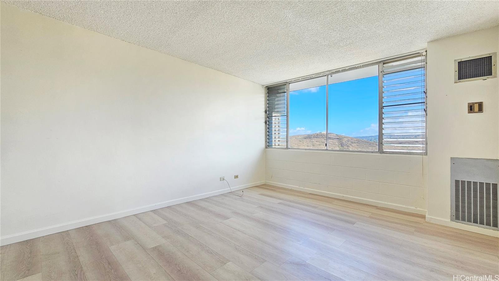 Harbour Ridge condo # 1613, Honolulu, Hawaii - photo 6 of 20