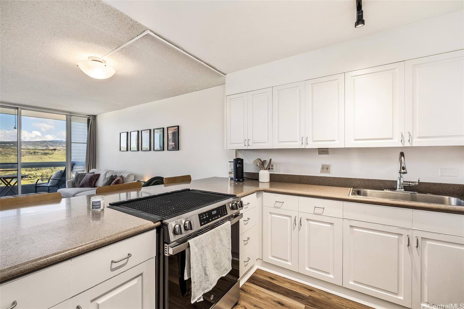 Harbour Ridge condo # 1803, Honolulu, Hawaii - photo 2 of 21