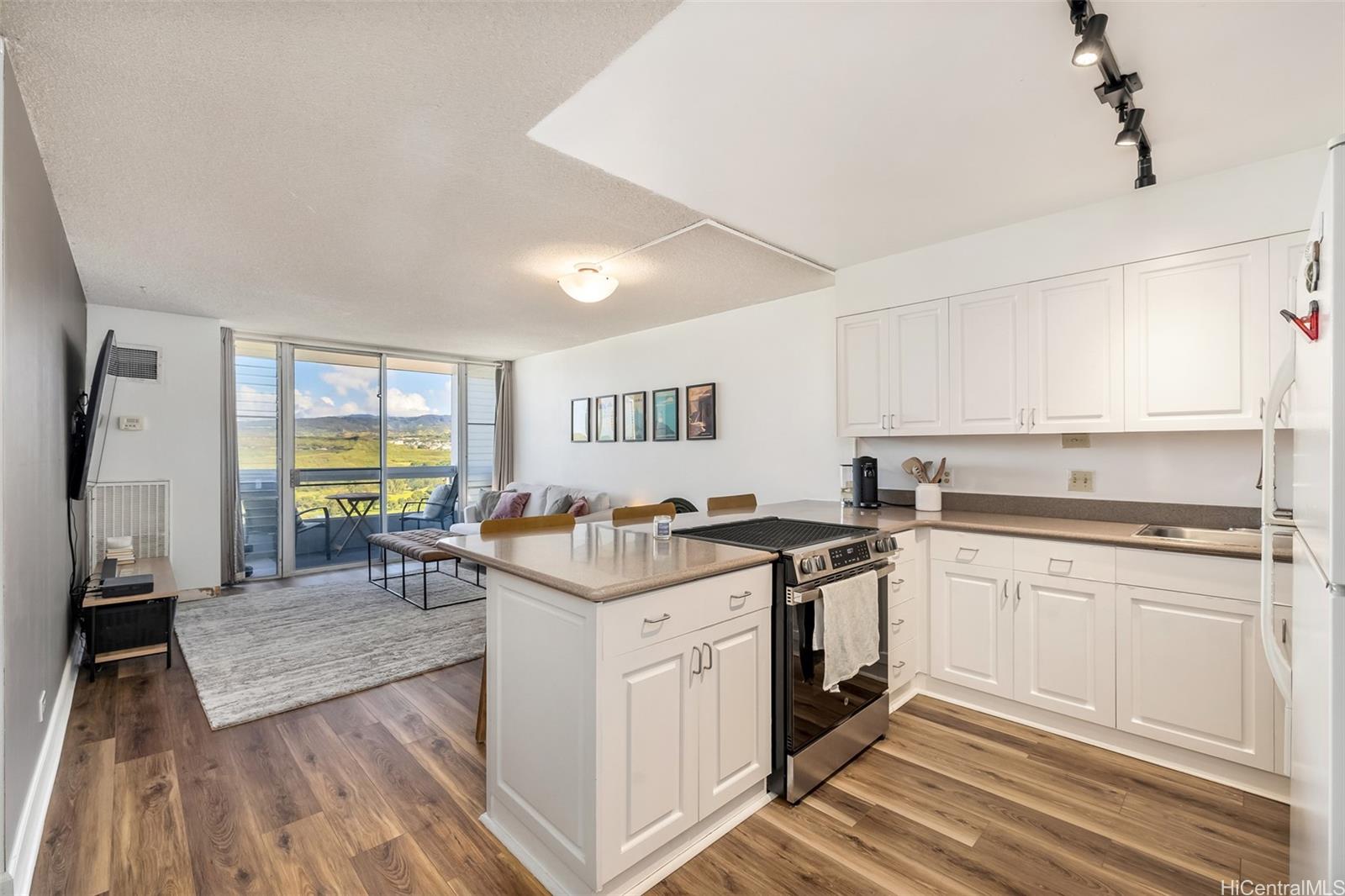 Harbour Ridge condo # 1803, Honolulu, Hawaii - photo 4 of 21