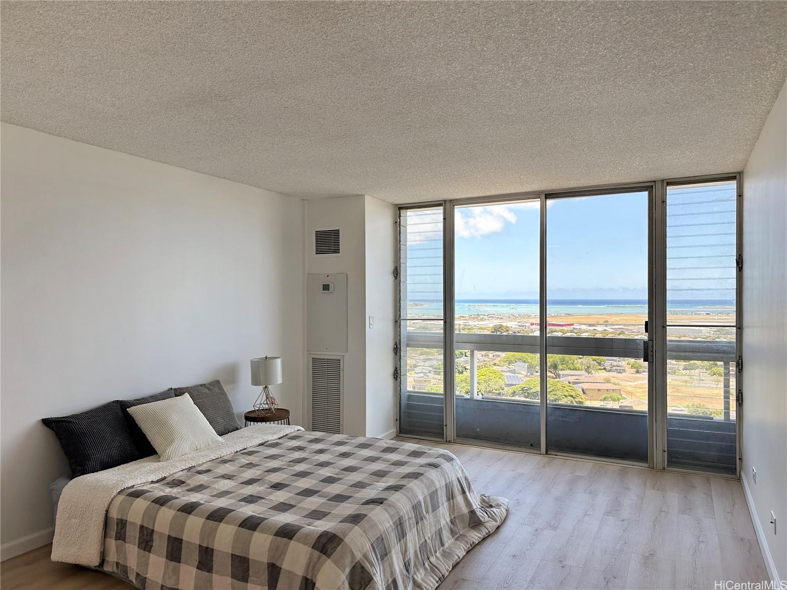 Harbour Ridge condo # 1814, Honolulu, Hawaii - photo 2 of 16