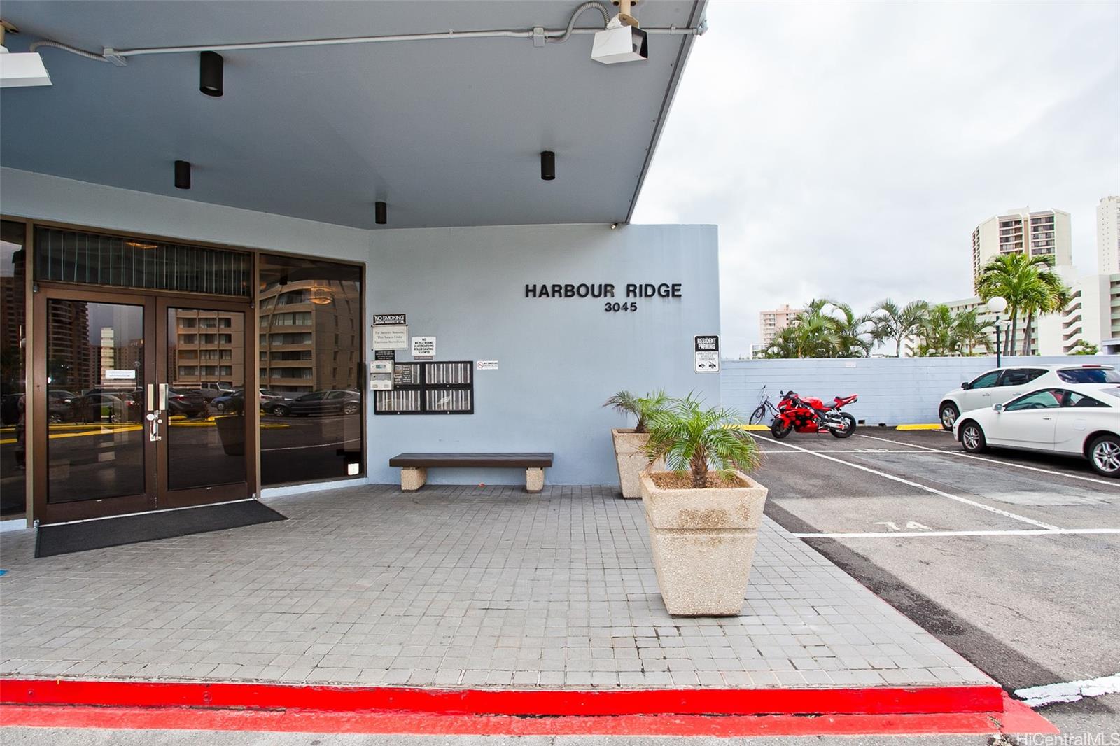 Harbour Ridge condo # 302, Honolulu, Hawaii - photo 2 of 17