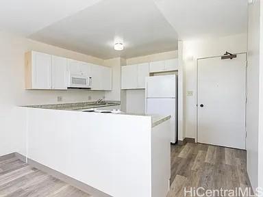 Harbour Ridge condo # 406, Honolulu, Hawaii - photo 4 of 10