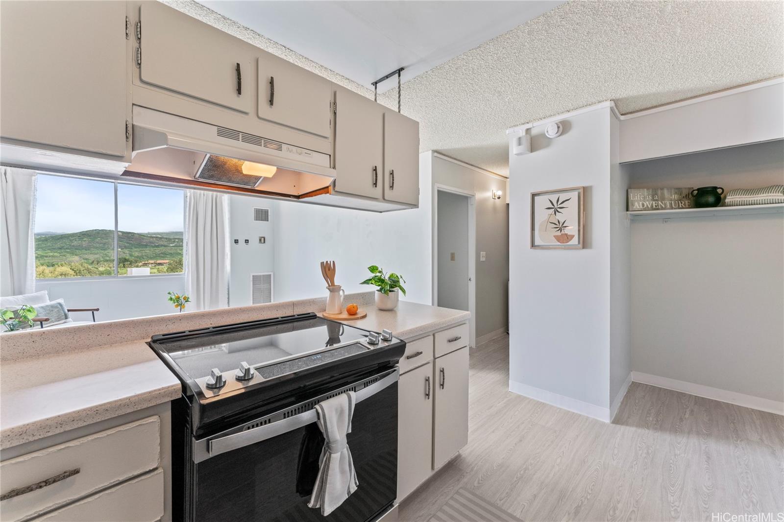 Harbour Ridge condo # 717, Honolulu, Hawaii - photo 4 of 15