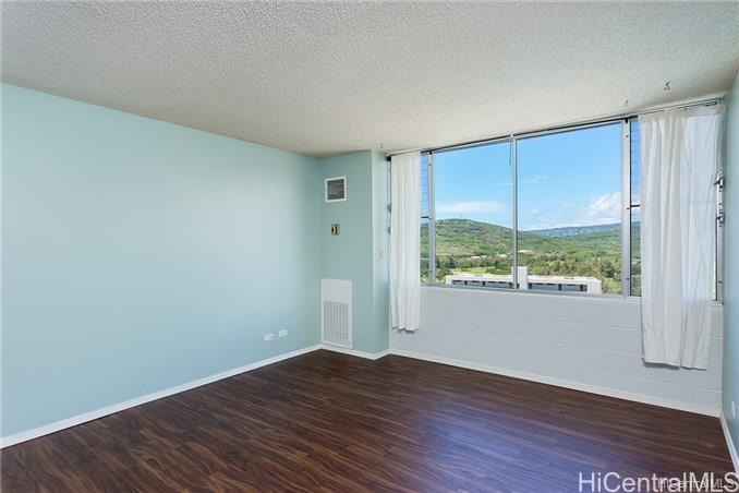 3045 Ala Napuaa Pl Honolulu - Rental - photo 5 of 17