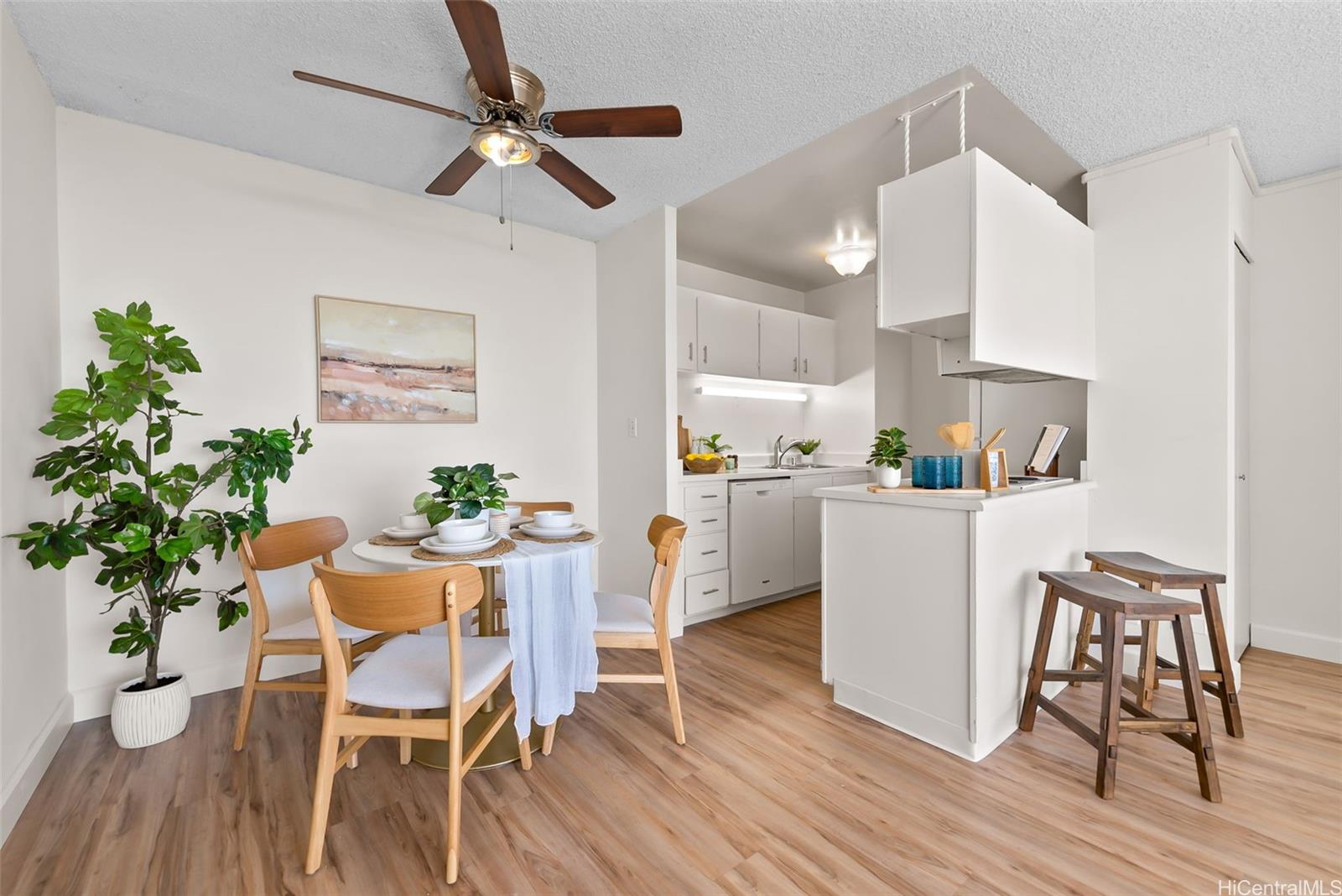 Harbour Ridge condo # 912, Honolulu, Hawaii - photo 5 of 19