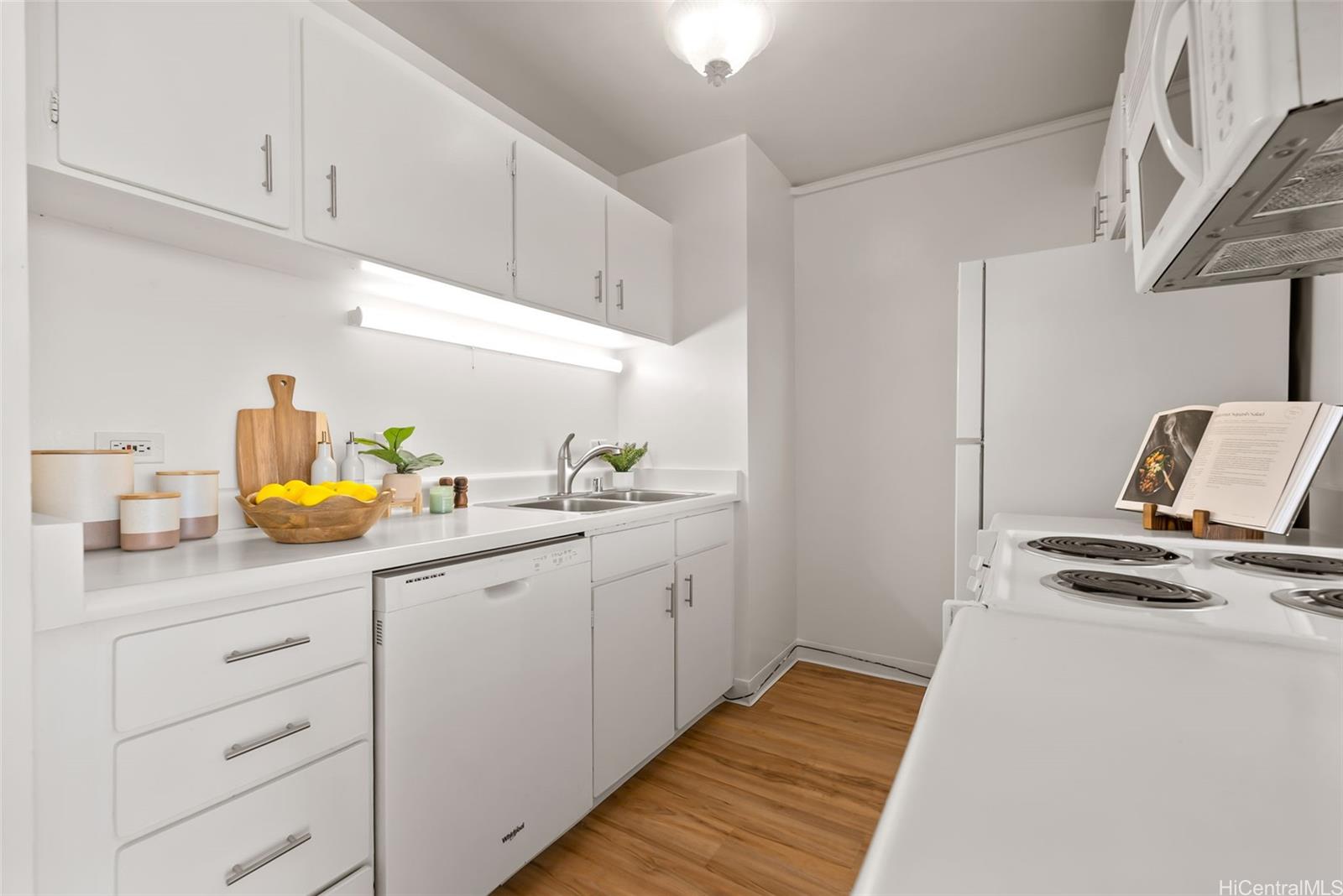 Harbour Ridge condo # 912, Honolulu, Hawaii - photo 6 of 19