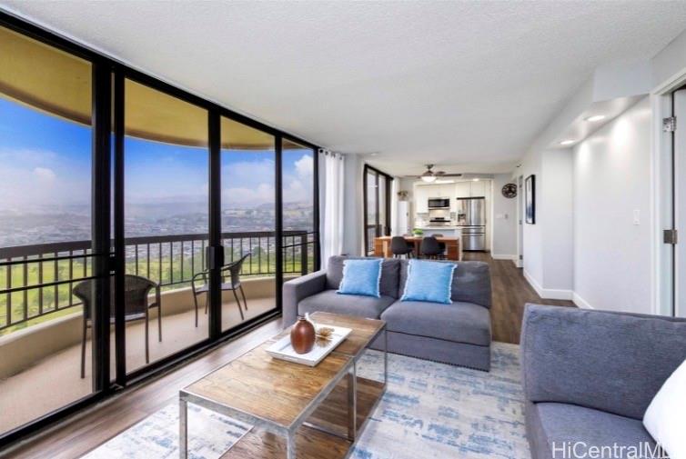 Country Club Vista condo # 17W, Honolulu, Hawaii - photo 2 of 16