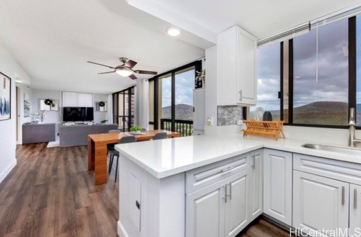 Country Club Vista condo # 17W, Honolulu, Hawaii - photo 5 of 16