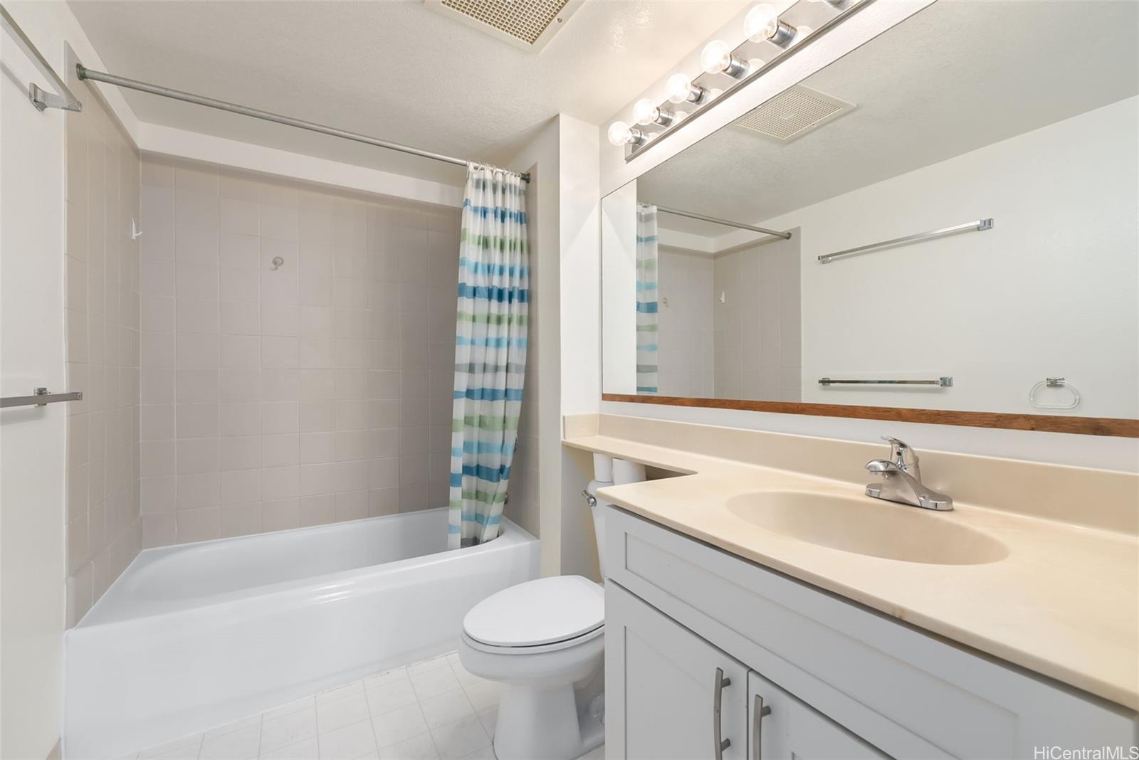 Country Club Village 2 condo # 1809, Honolulu, Hawaii - photo 16 of 25