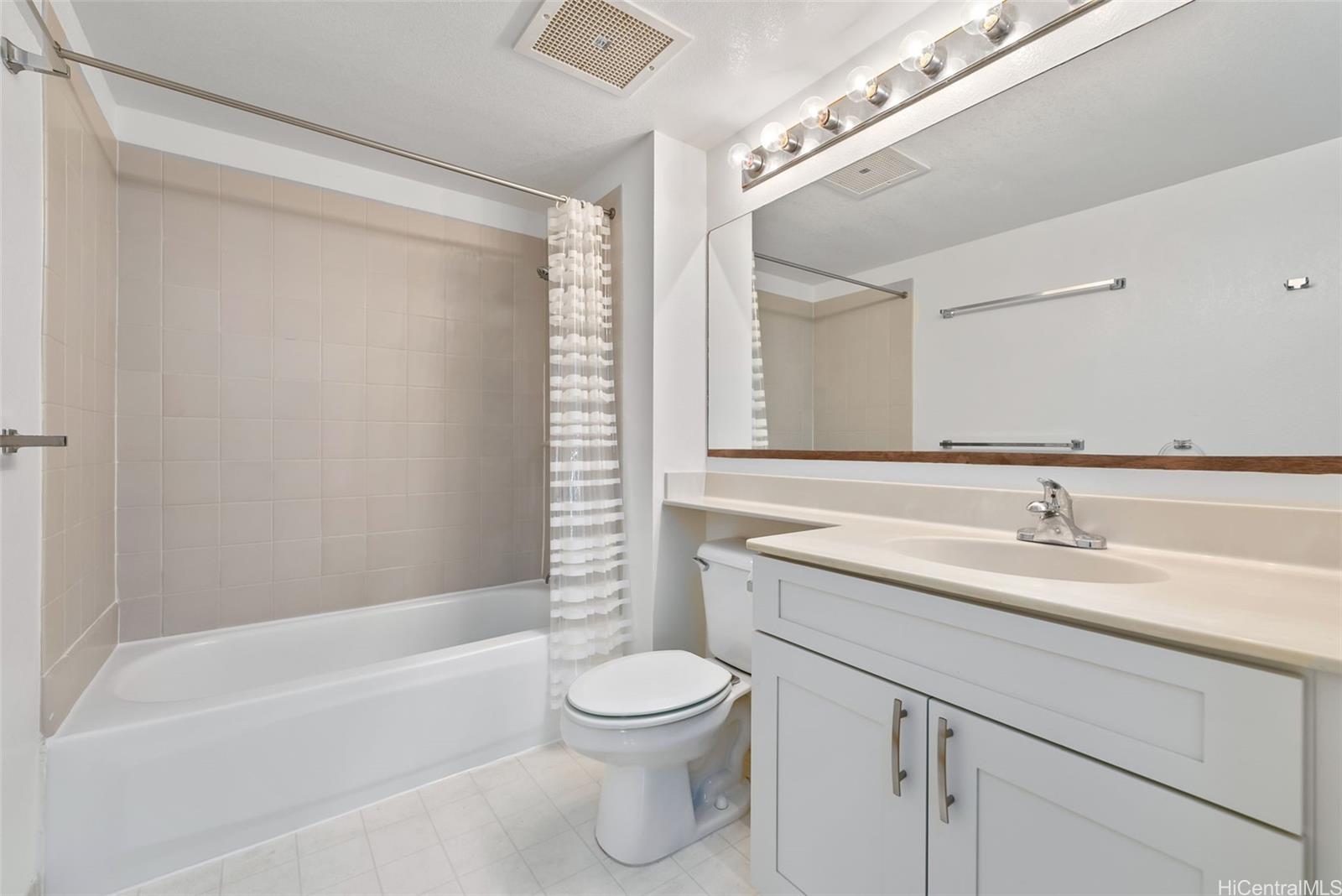 Country Club Village 2 condo # 1809, Honolulu, Hawaii - photo 20 of 25