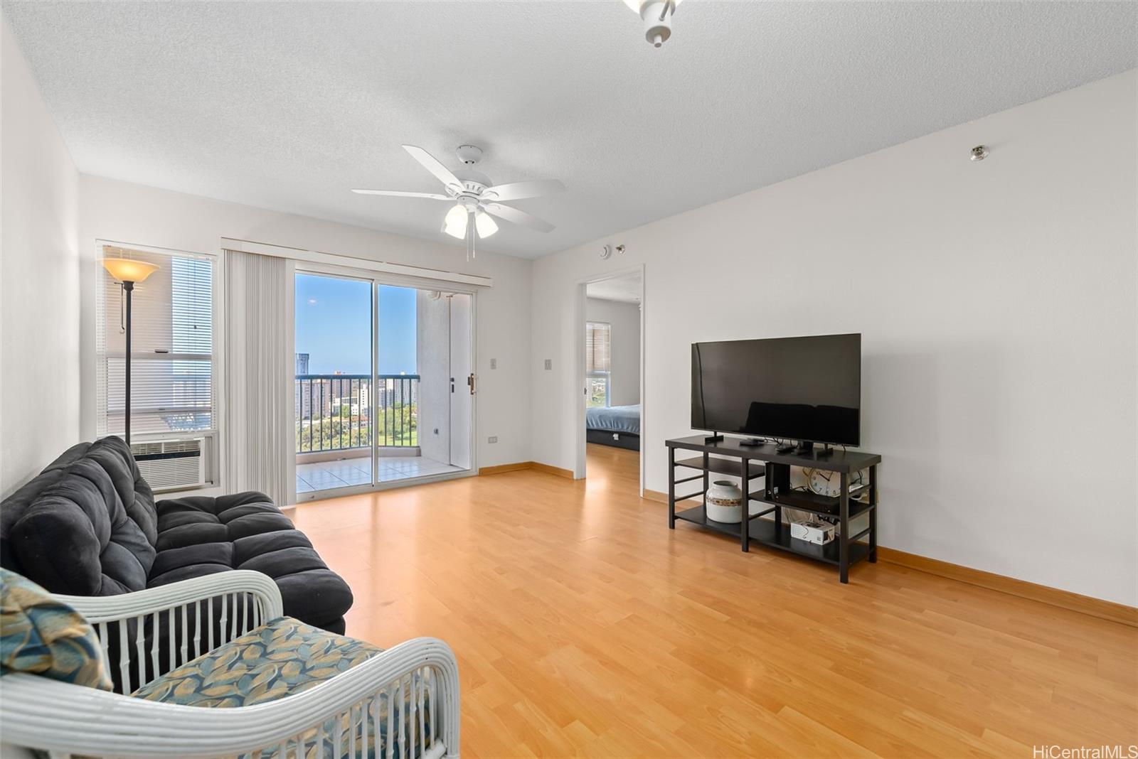 Country Club Village 2 condo # 1809, Honolulu, Hawaii - photo 3 of 25