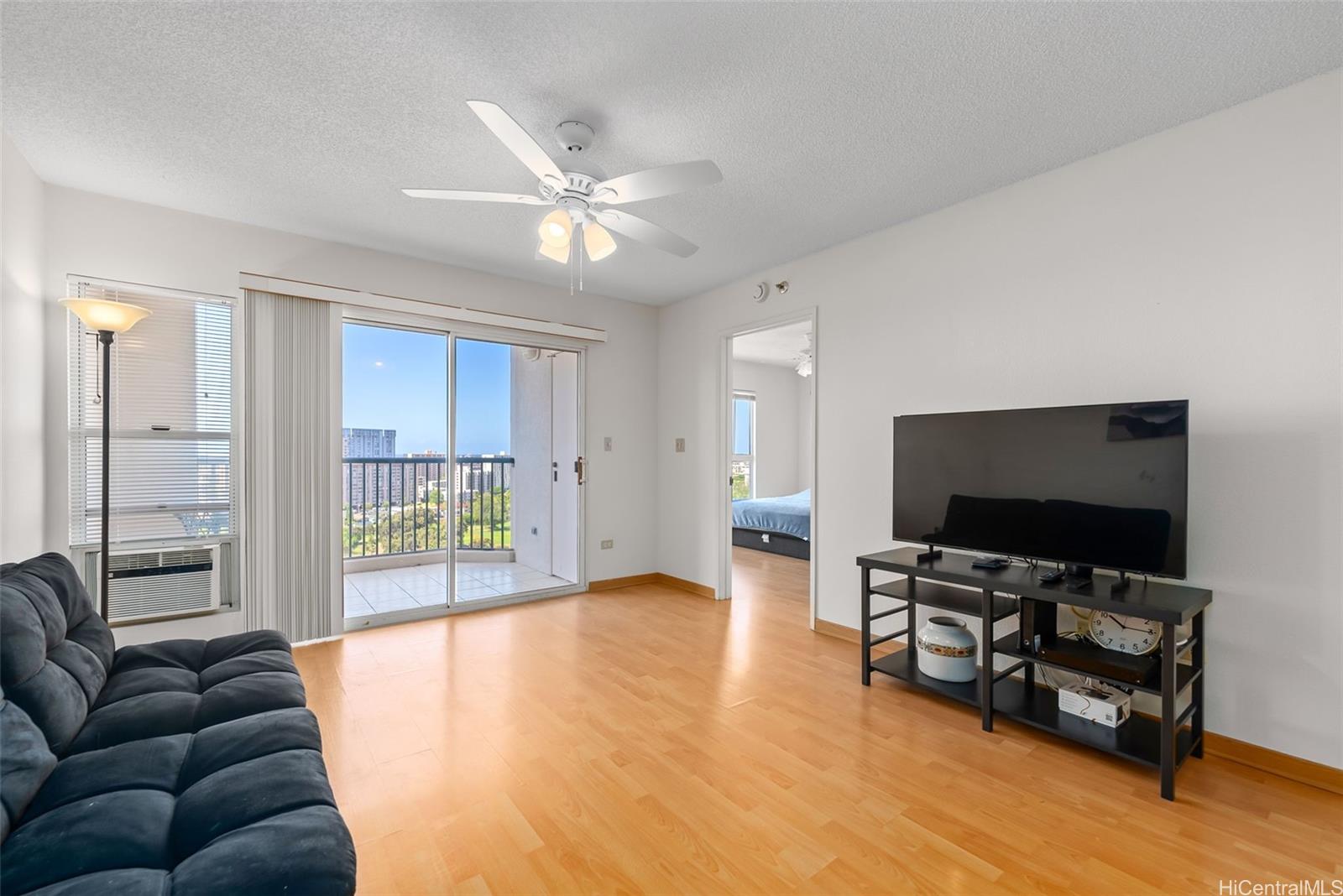 Country Club Village 2 condo # 1809, Honolulu, Hawaii - photo 4 of 25