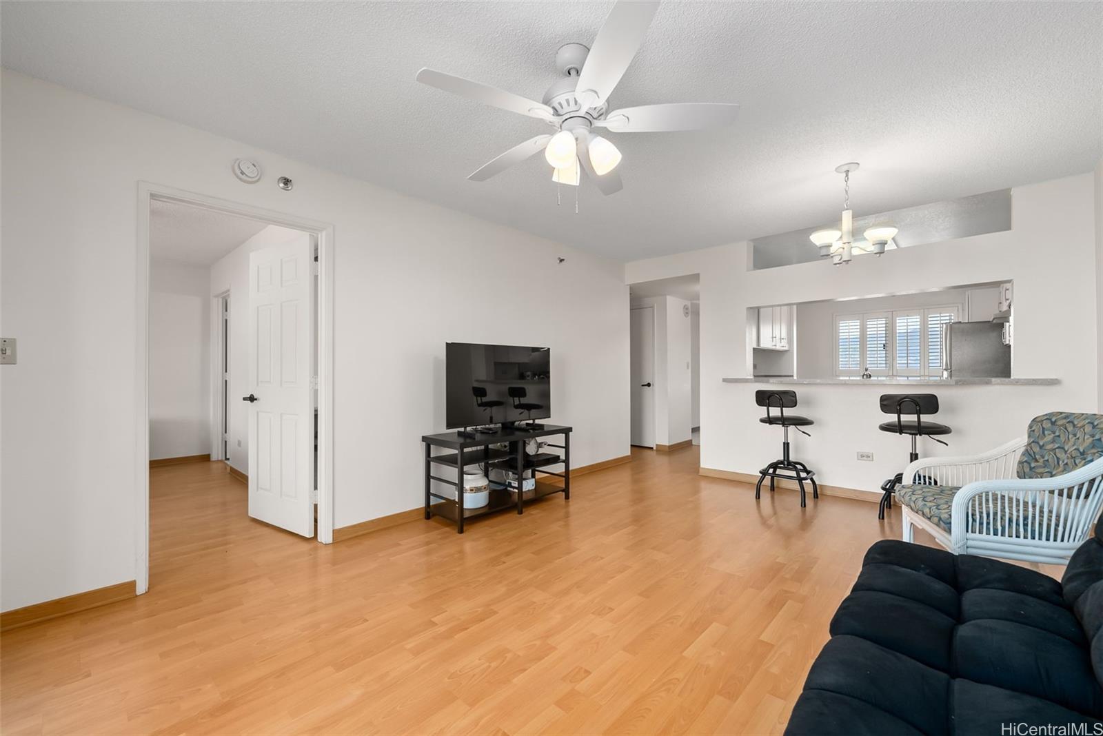 Country Club Village 2 condo # 1809, Honolulu, Hawaii - photo 5 of 25