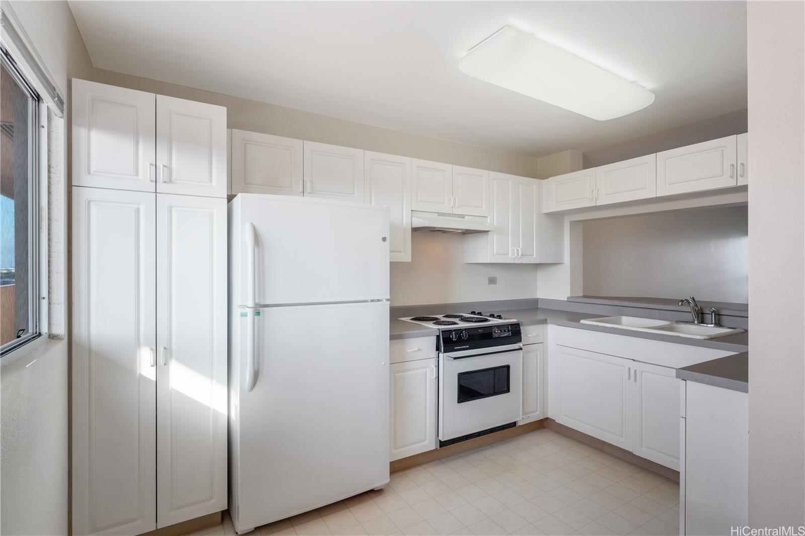 Country Club Village 4 condo # 1902, Honolulu, Hawaii - photo 12 of 25