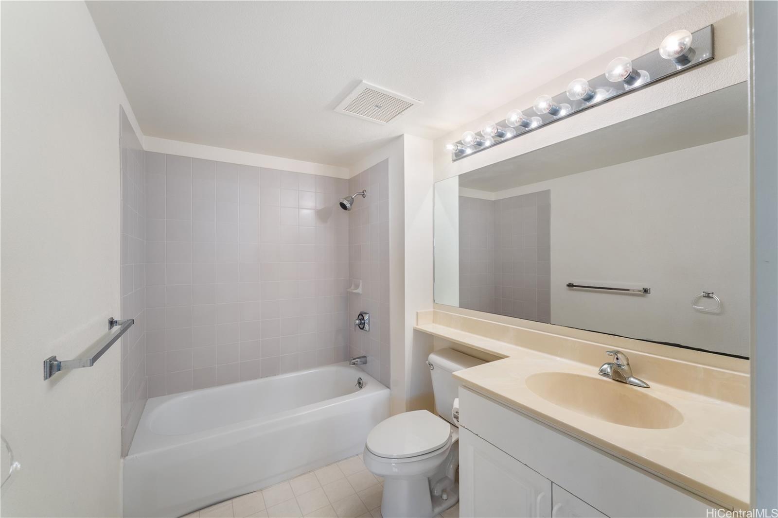 Country Club Village 4 condo # 1902, Honolulu, Hawaii - photo 17 of 25