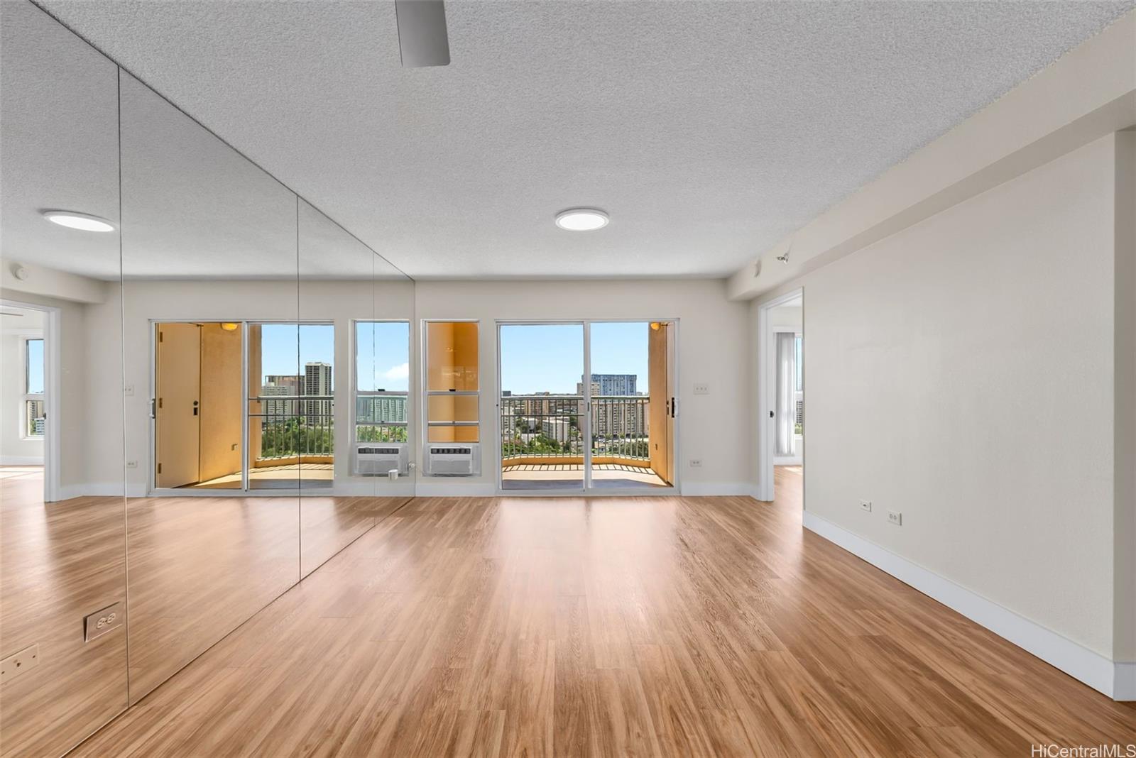 Country Club Village 2 condo # 2011, Honolulu, Hawaii - photo 4 of 18