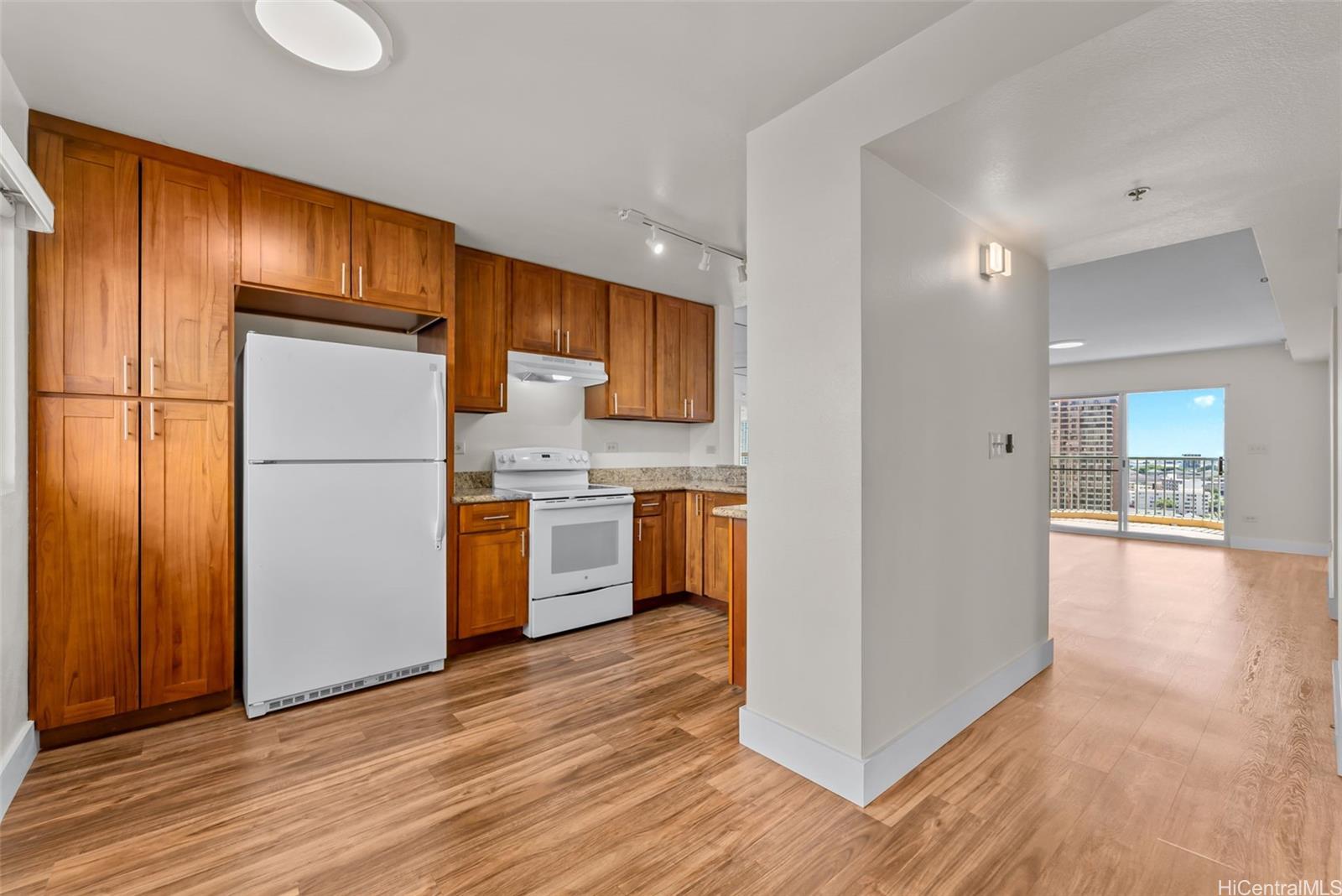 Country Club Village 2 condo # 2011, Honolulu, Hawaii - photo 9 of 18