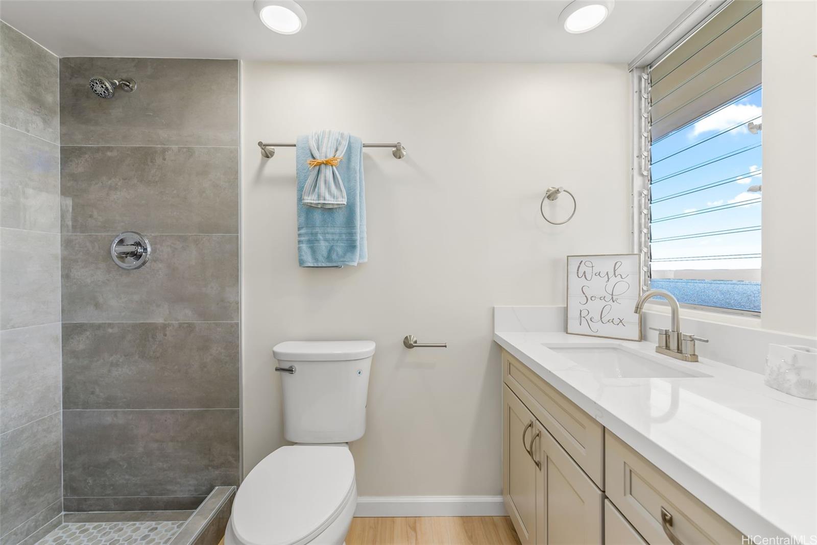 3056 Kalakaua condo # 5W, Honolulu, Hawaii - photo 18 of 25